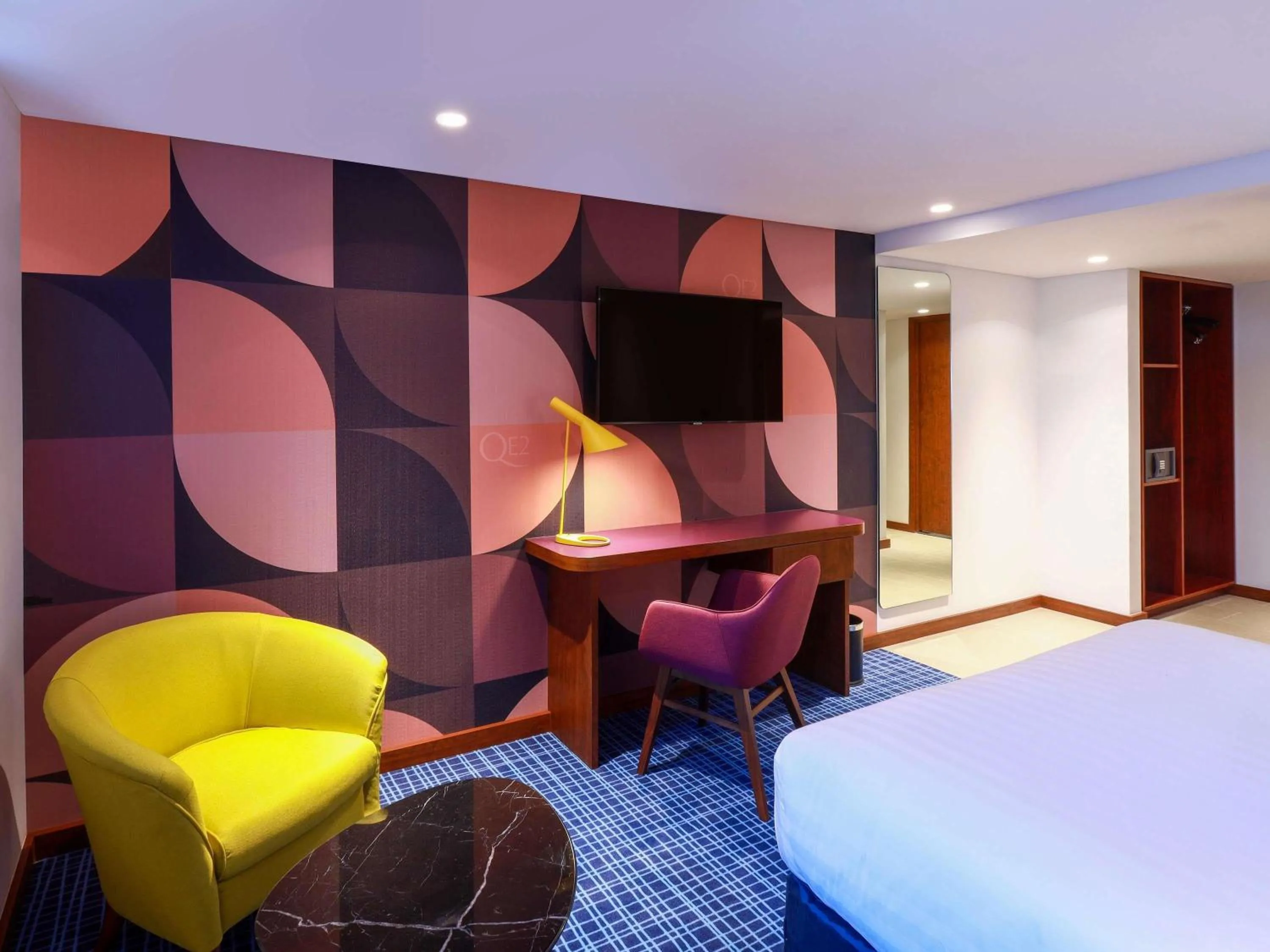 Bedroom, Bed in Queen Elizabeth 2 Hotel