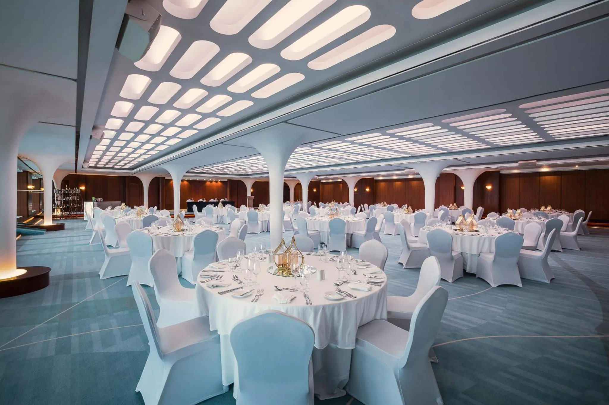 Meeting/conference room in Queen Elizabeth 2 Hotel