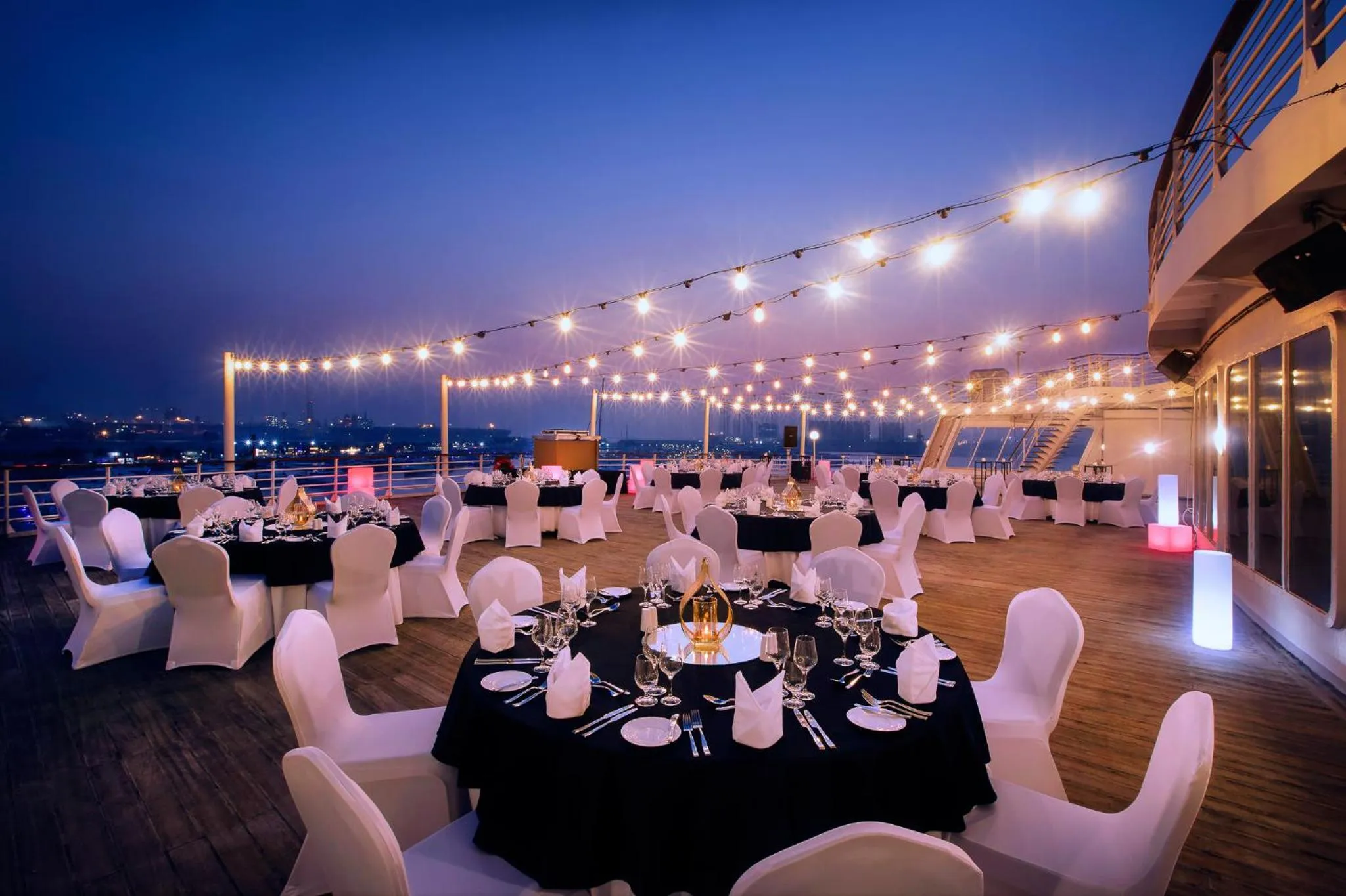 Meeting/conference room in Queen Elizabeth 2 Hotel