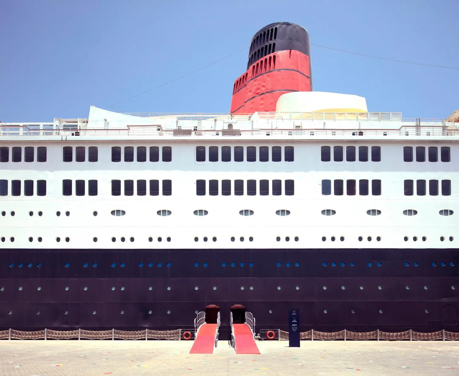 Area and facilities in Queen Elizabeth 2 Hotel