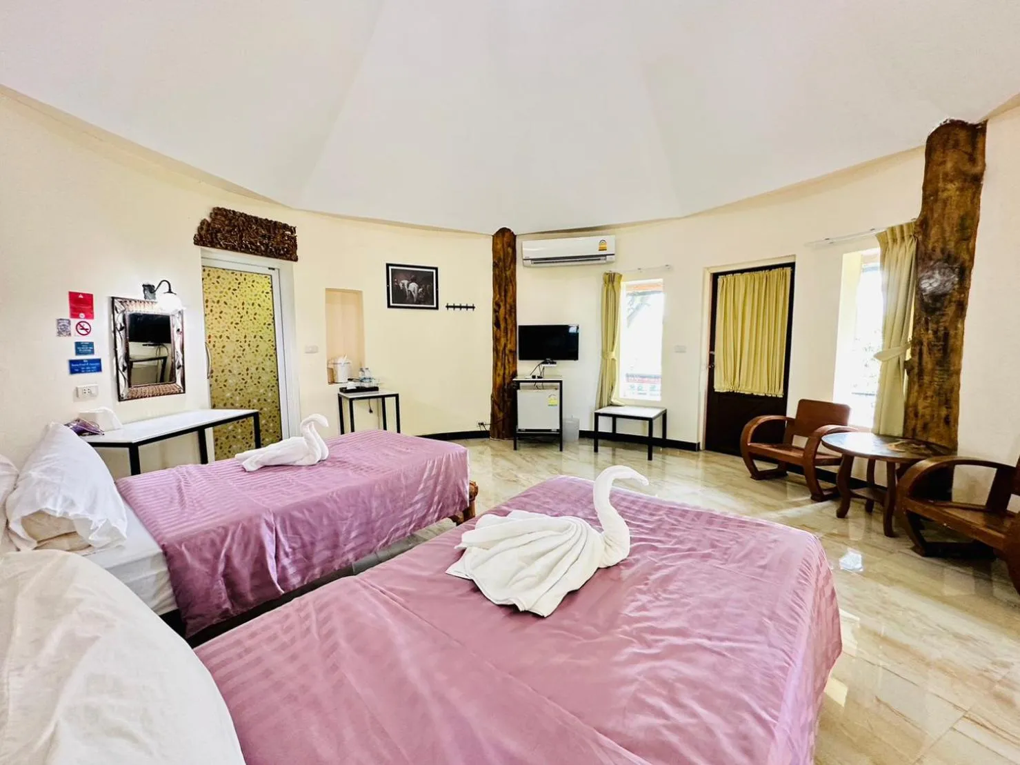 Bedroom, Bed in Yoko River Kwai Resort