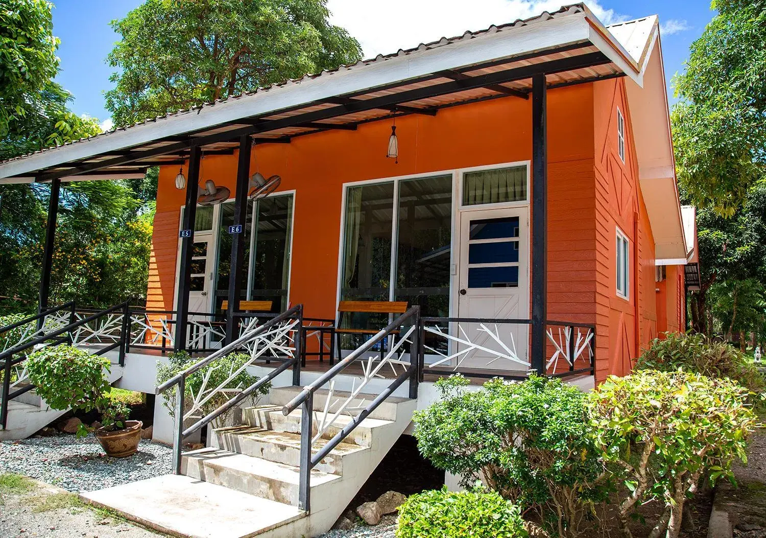 Garden view in Yoko River Kwai Resort Garden view in Yoko River Kwai Resort