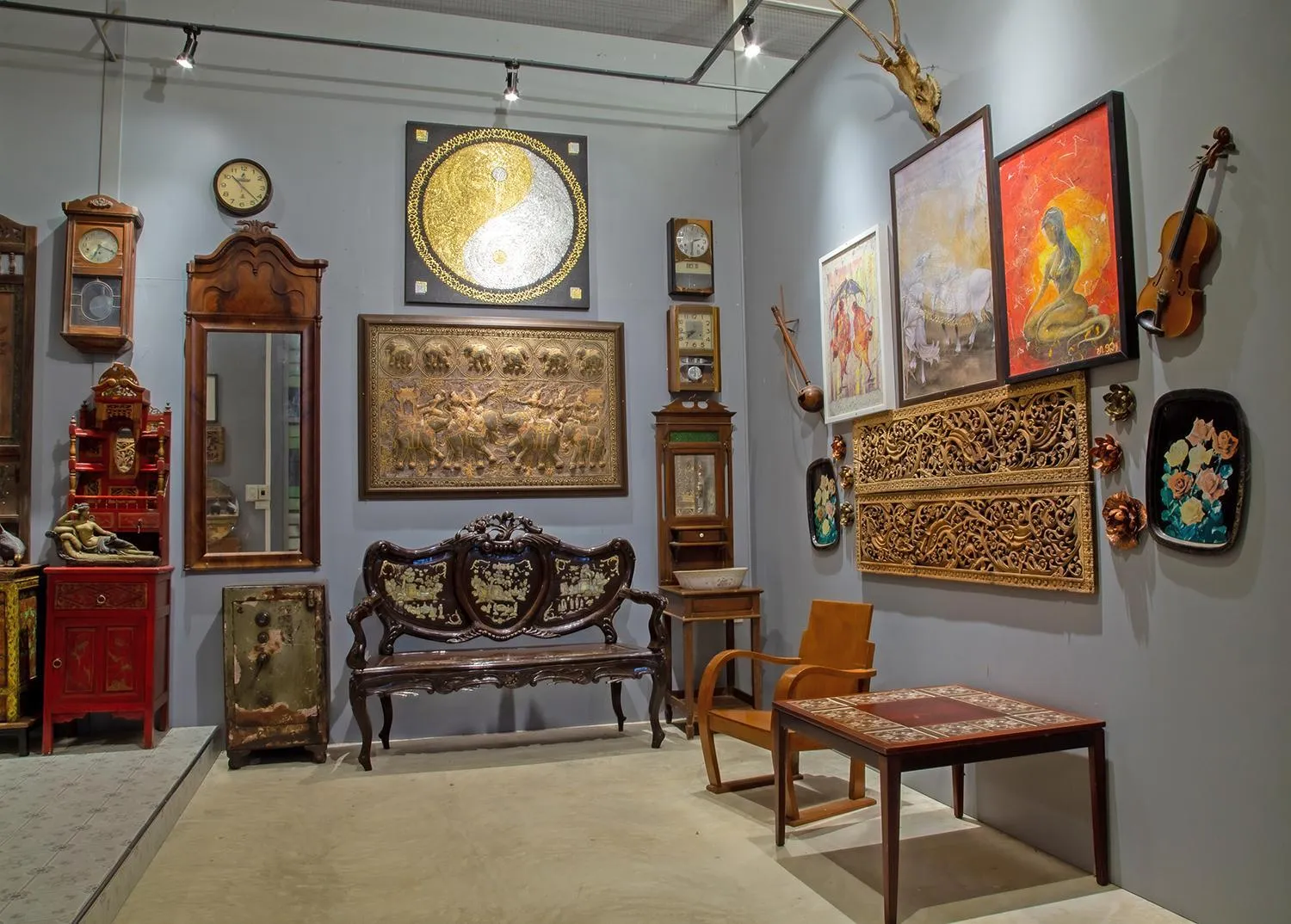 Seating area in Yoko River Kwai Resort