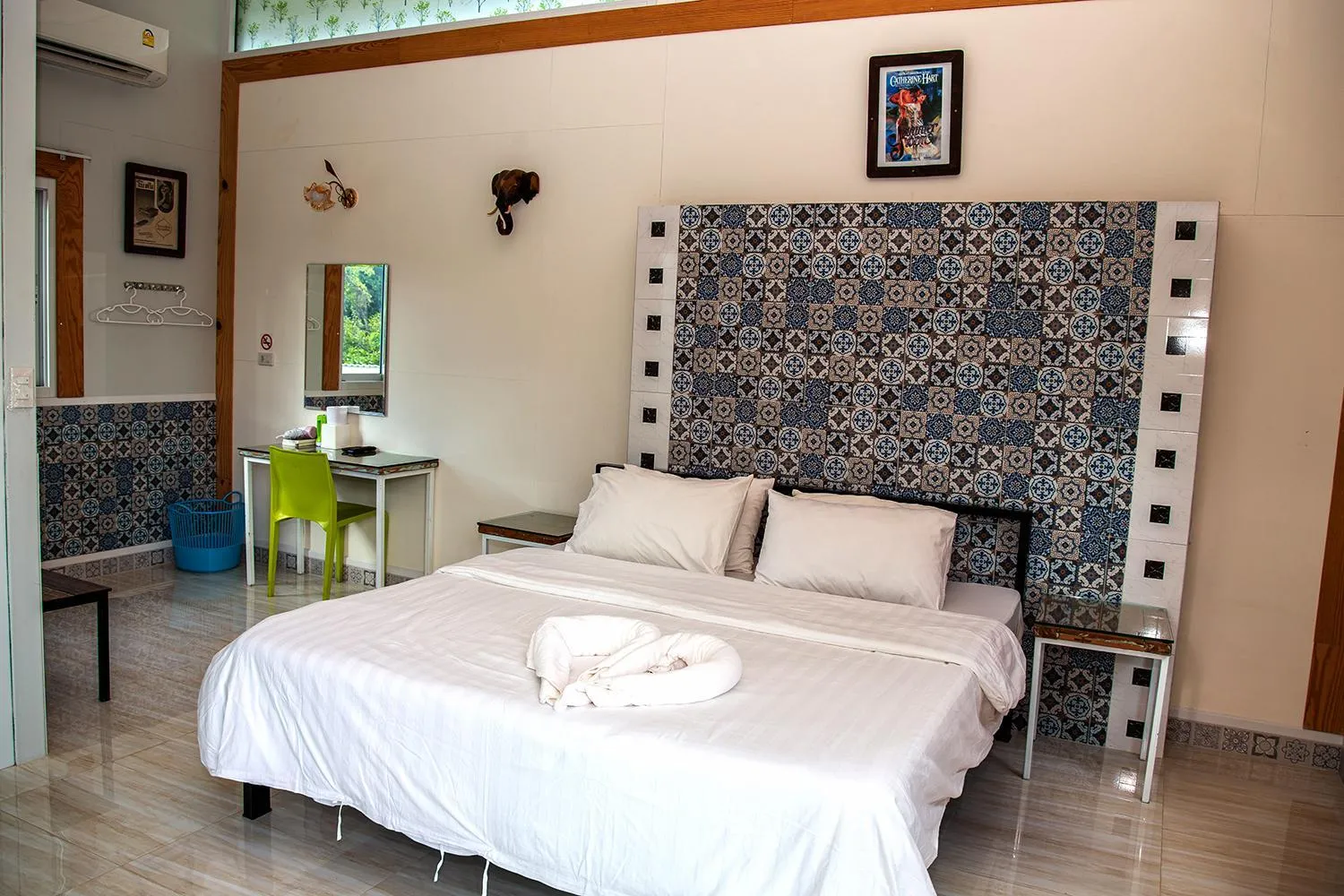 Bedroom, Bed in Yoko River Kwai Resort