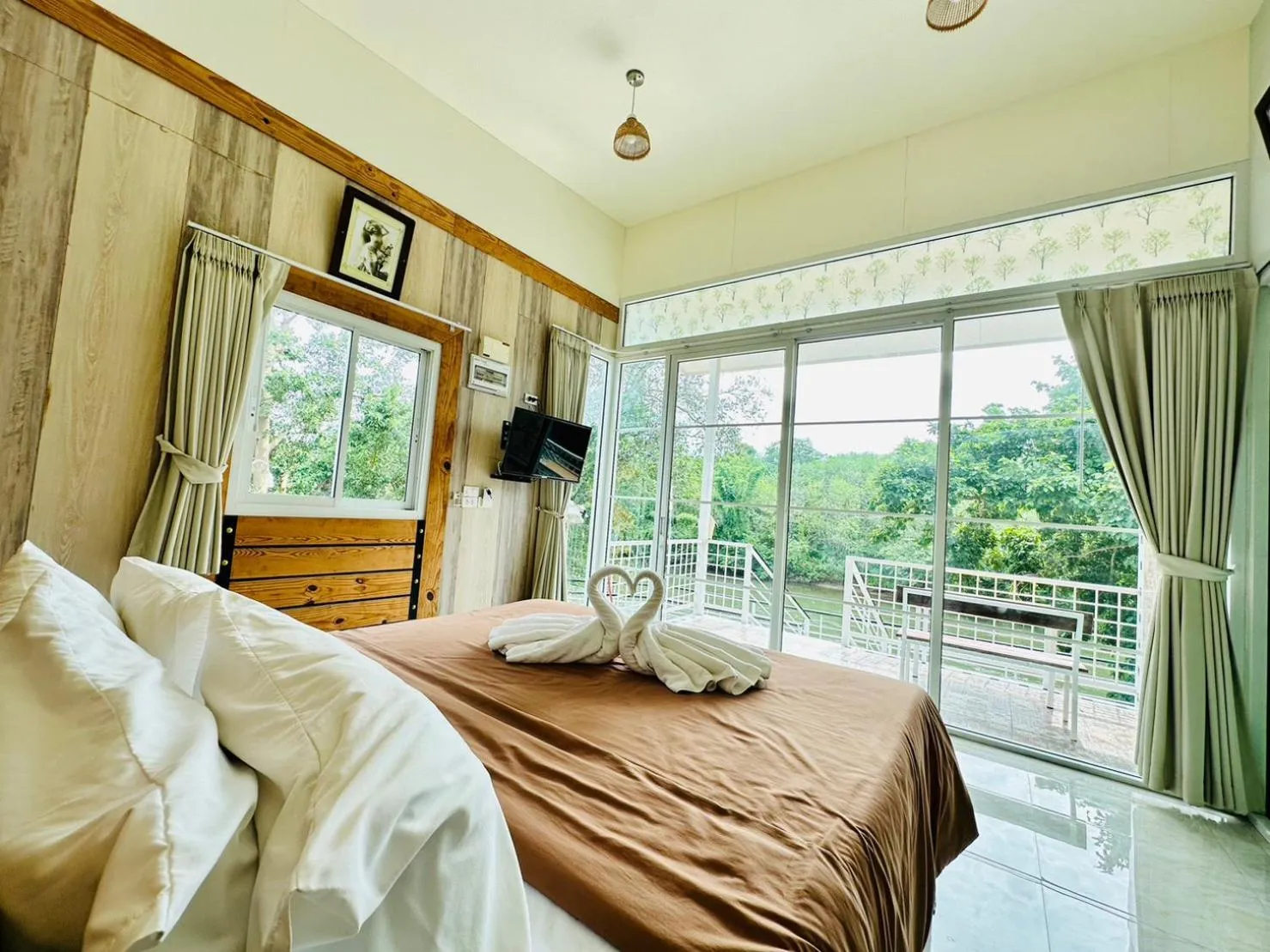 Bedroom, Bed in Yoko River Kwai Resort