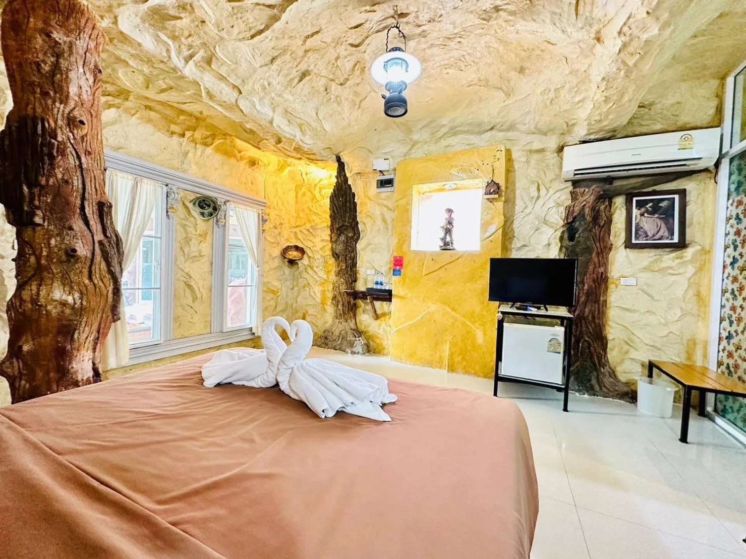 Bedroom, Bed in Yoko River Kwai Resort