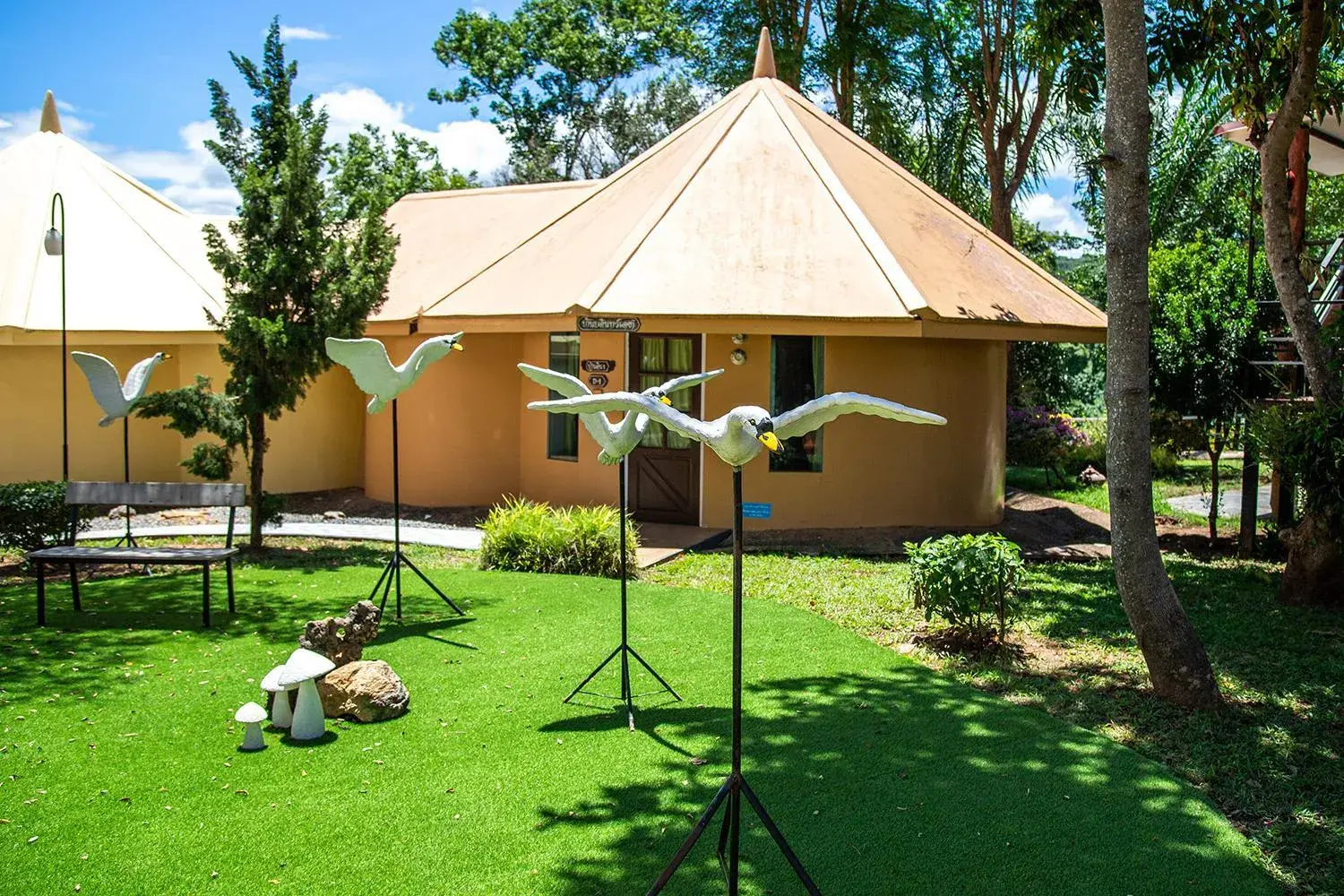 Garden view in Yoko River Kwai Resort Garden view in Yoko River Kwai Resort