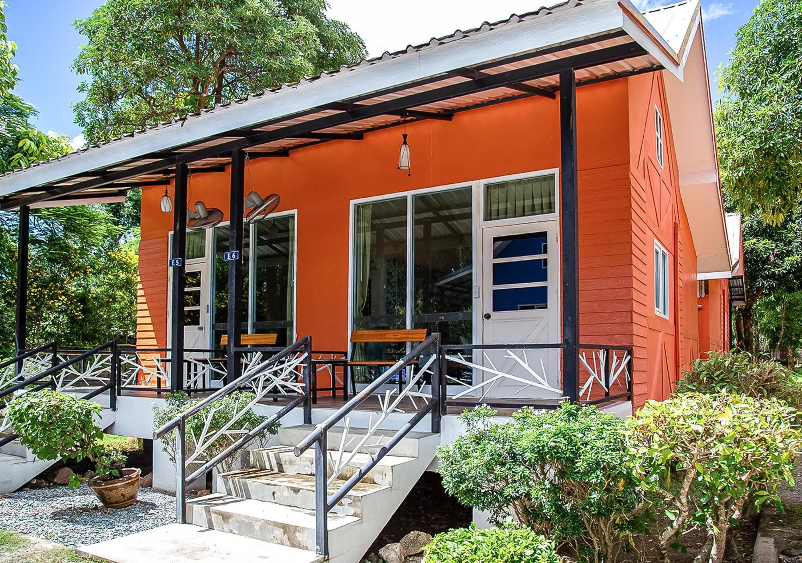 Facade/entrance in Yoko River Kwai Resort