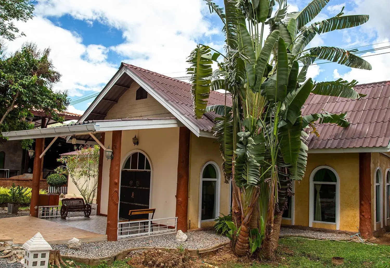 Garden view in Yoko River Kwai Resort Garden view in Yoko River Kwai Resort