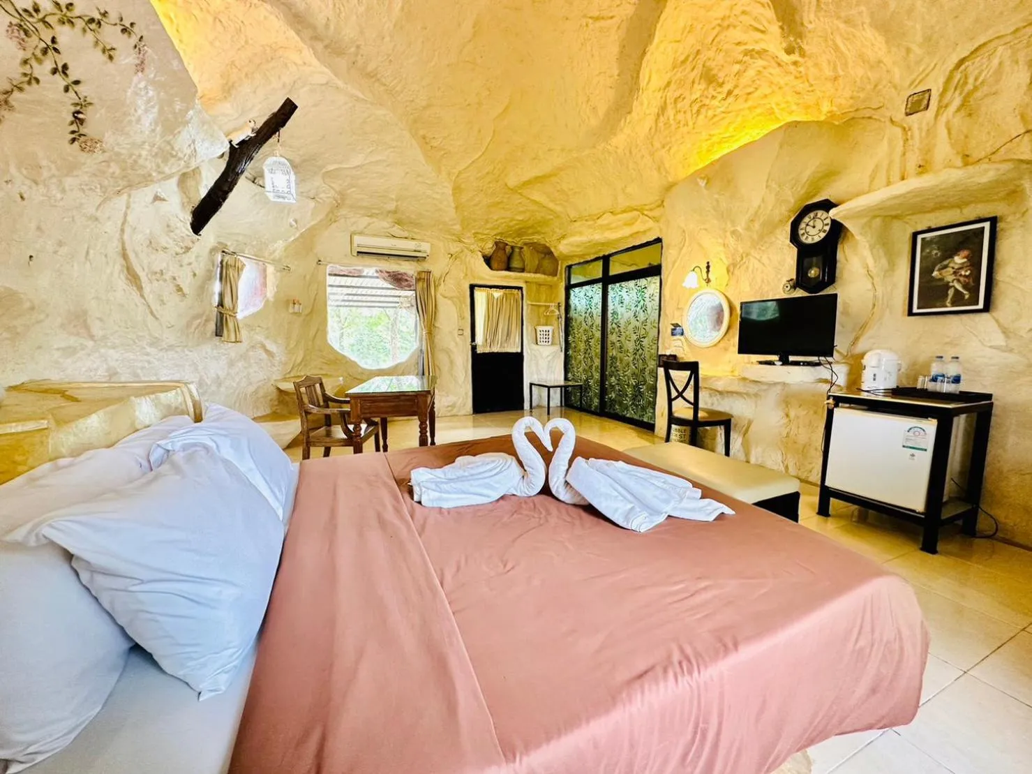 Bedroom, Bed in Yoko River Kwai Resort