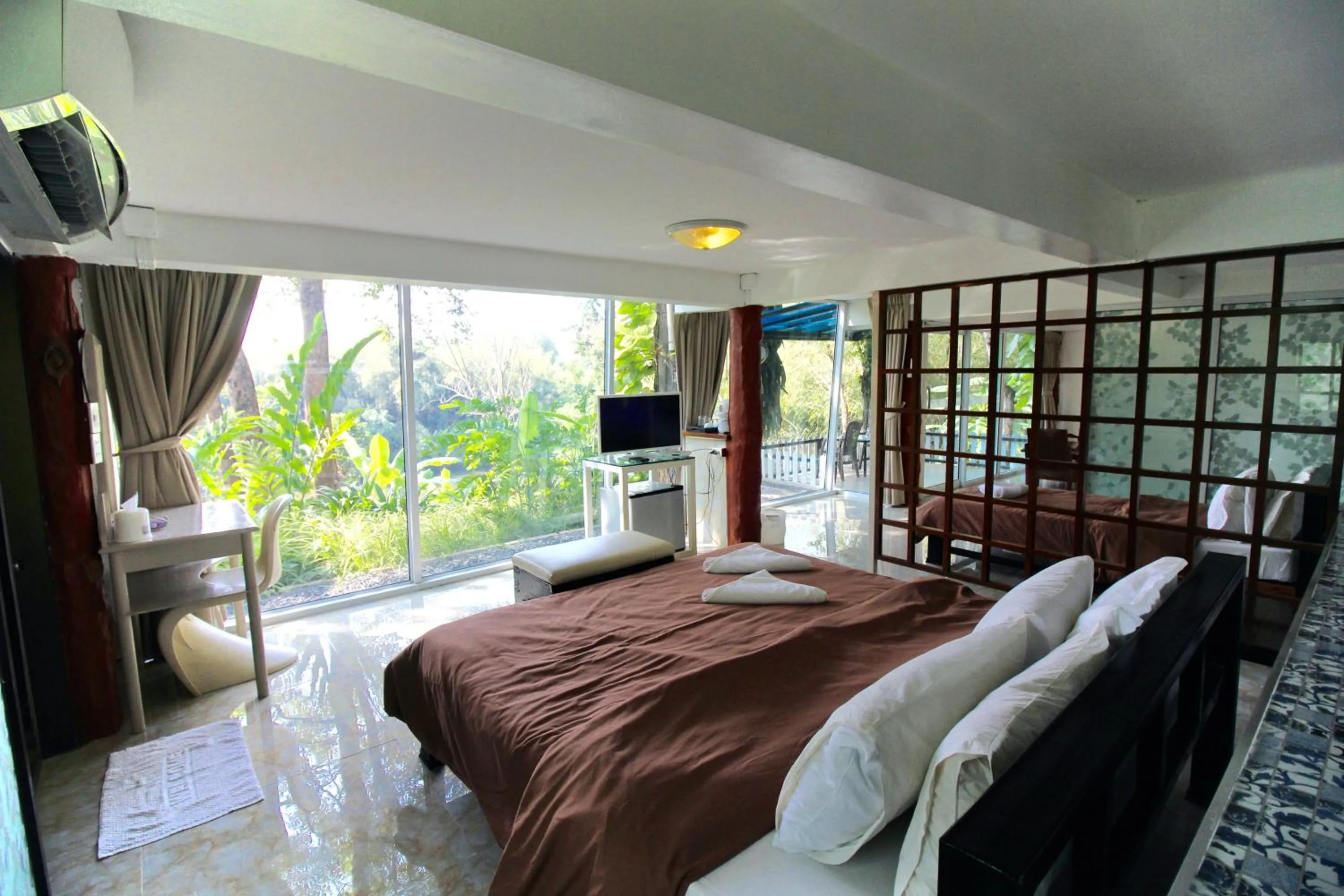 Bedroom, Bed in Yoko River Kwai Resort