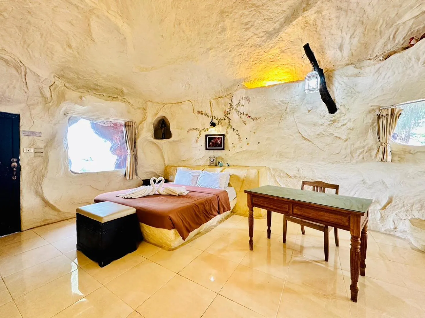 Bedroom, Bed in Yoko River Kwai Resort