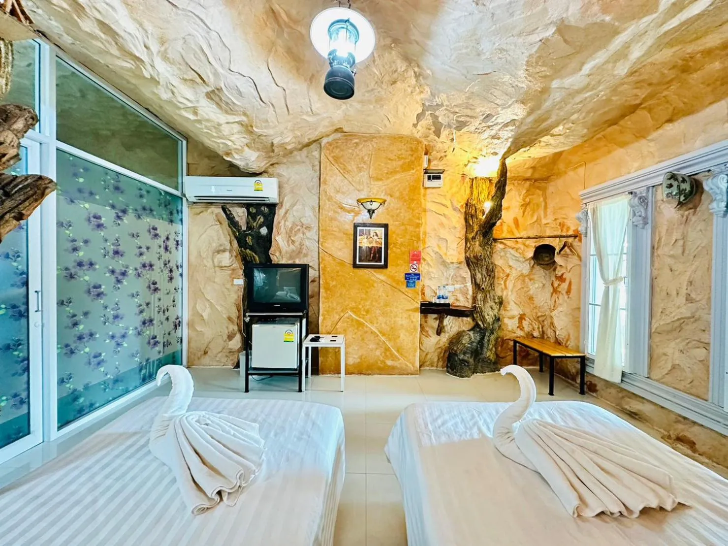 Bedroom, Bed in Yoko River Kwai Resort