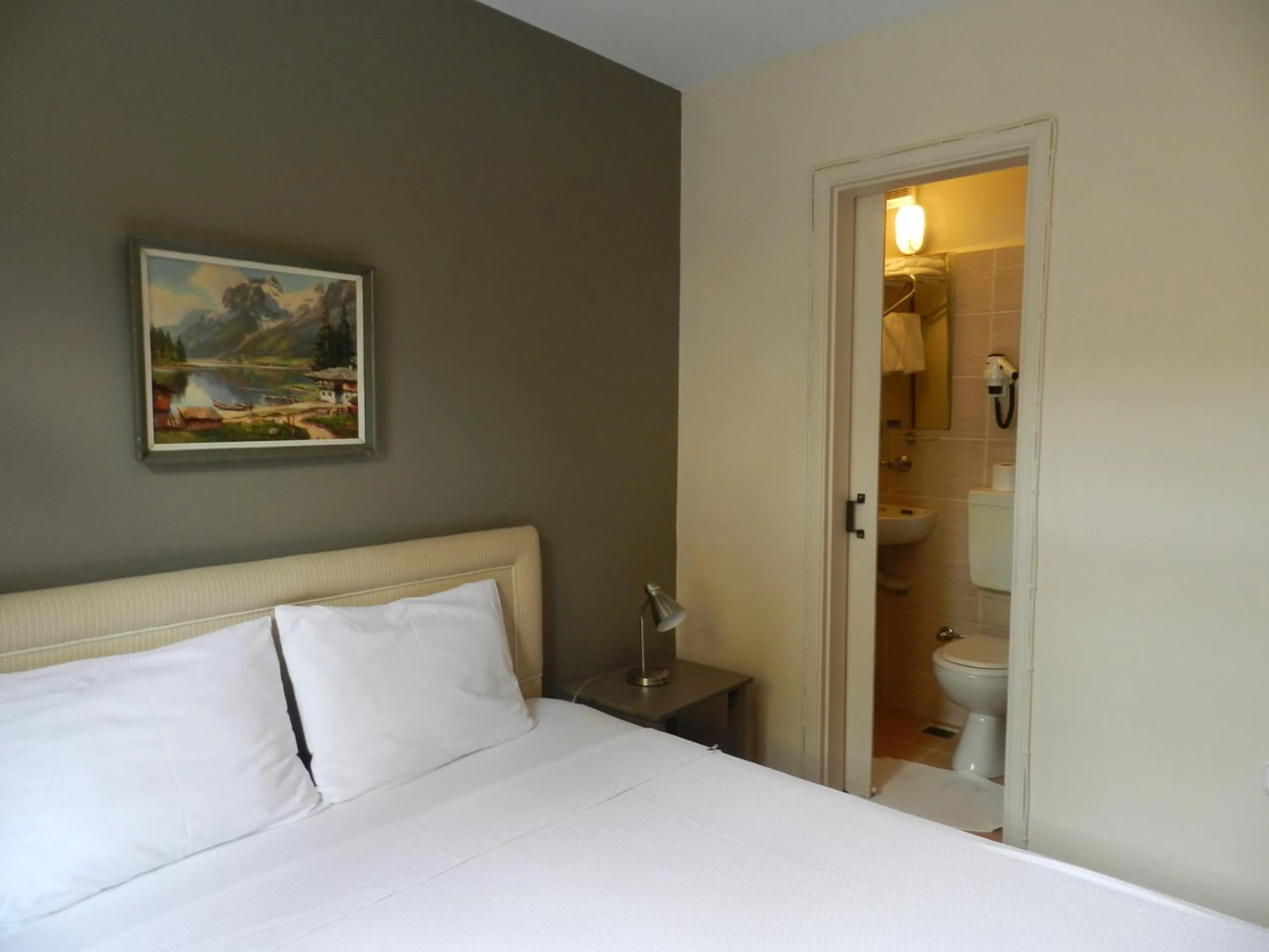 Toilet, Bed in Berk Guest House - Grandma's House