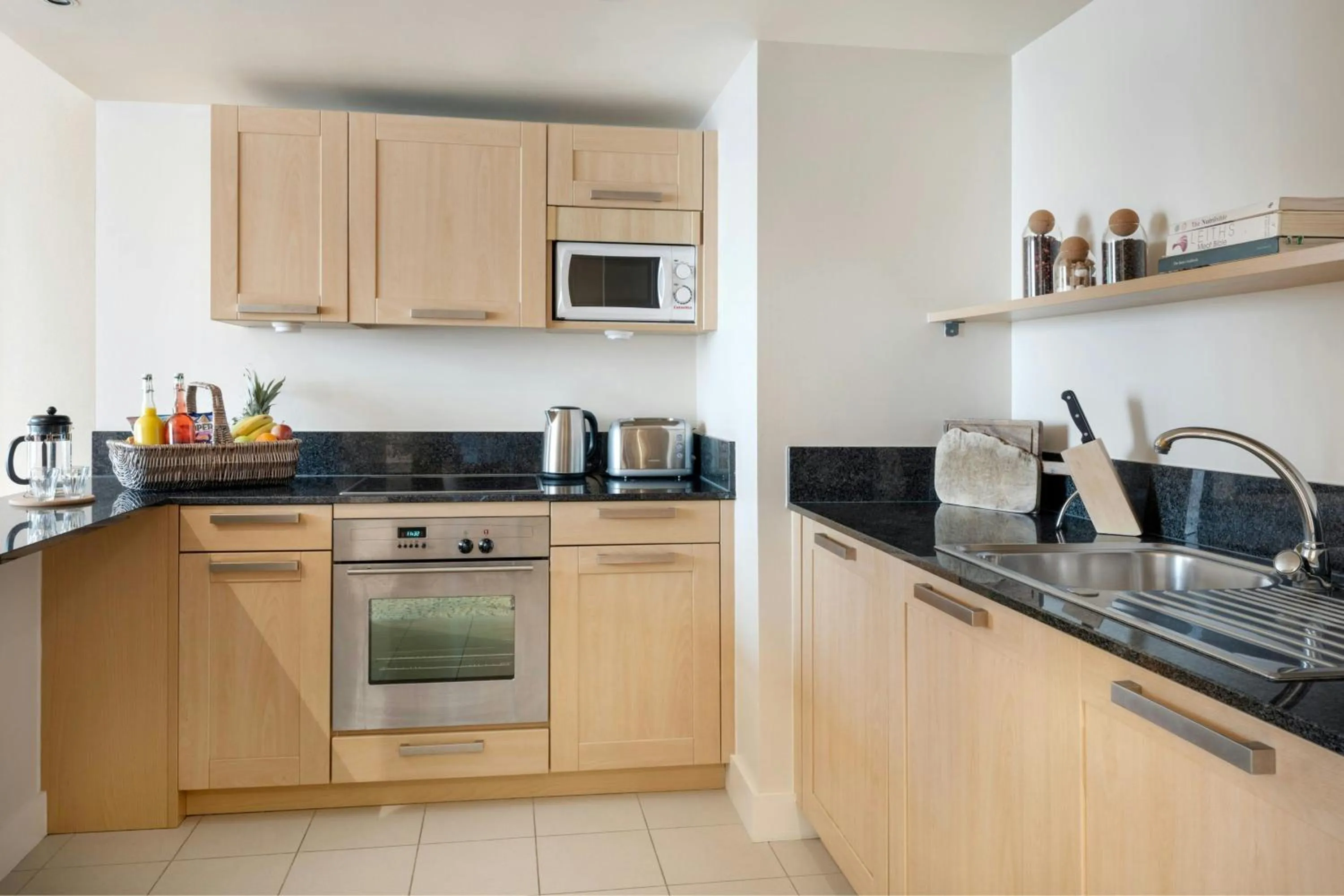 Photo of the whole room in Marriott Executive Apartments London, Canary Wharf