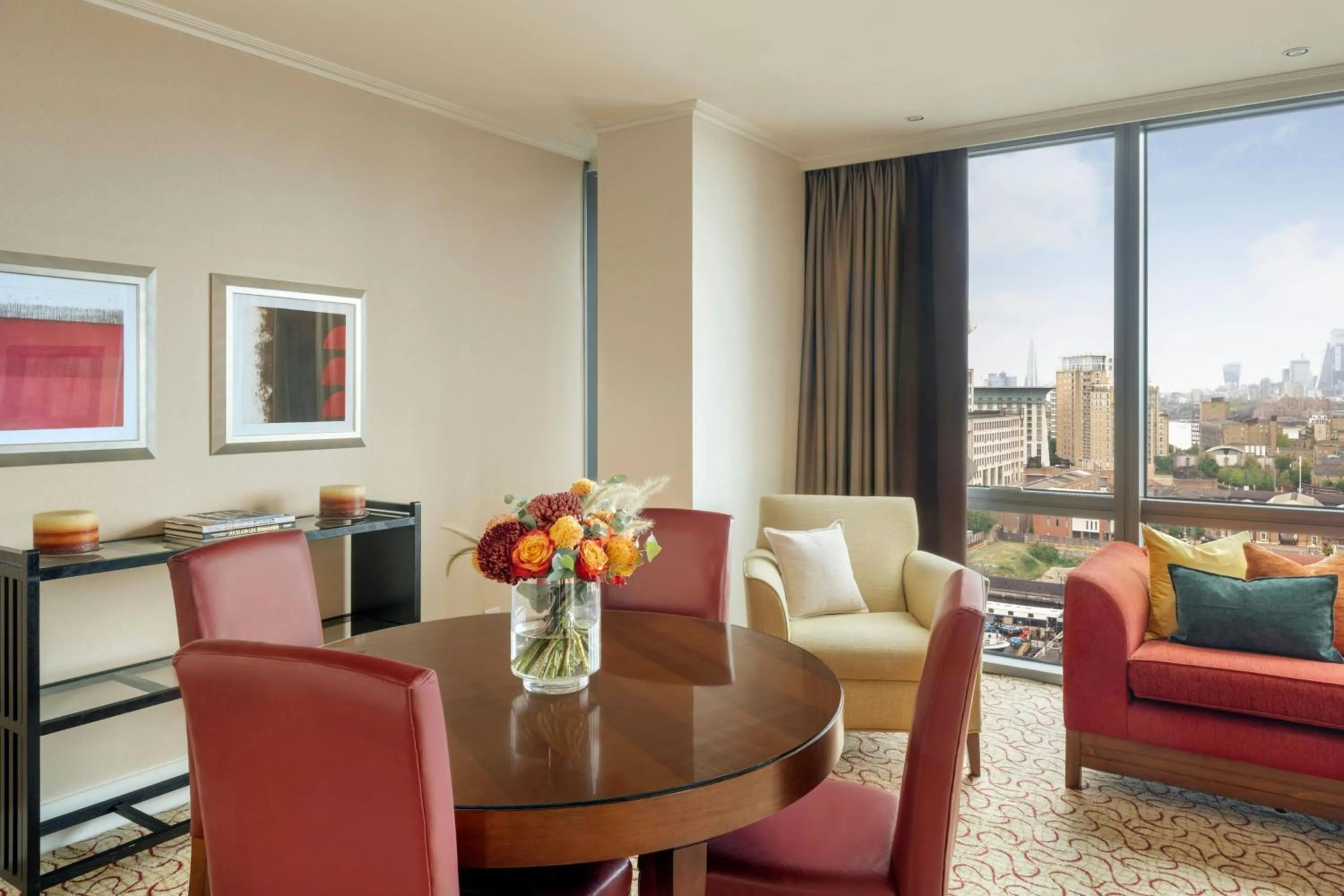 Photo of the whole room in Marriott Executive Apartments London, Canary Wharf
