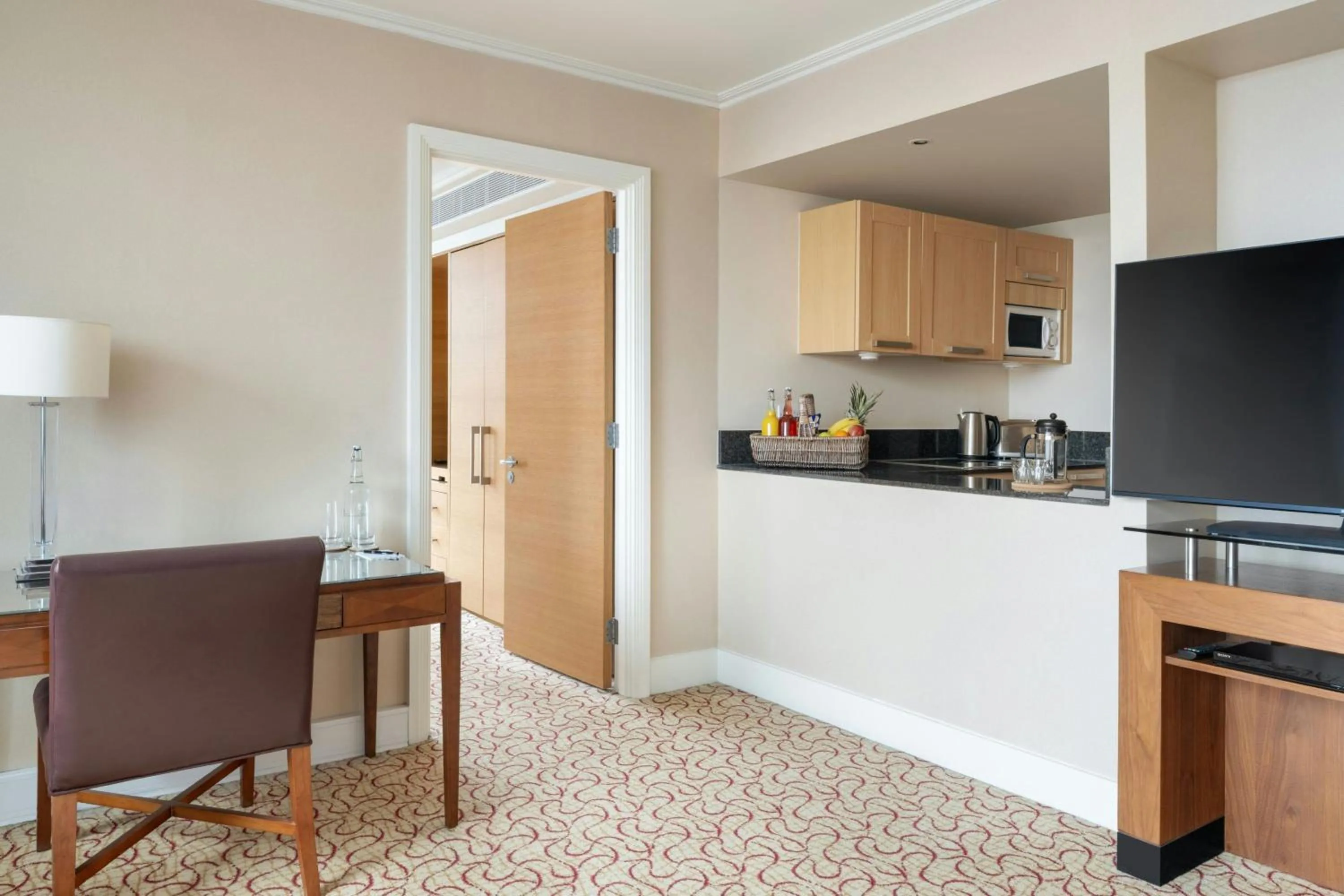 Photo of the whole room in Marriott Executive Apartments London, Canary Wharf