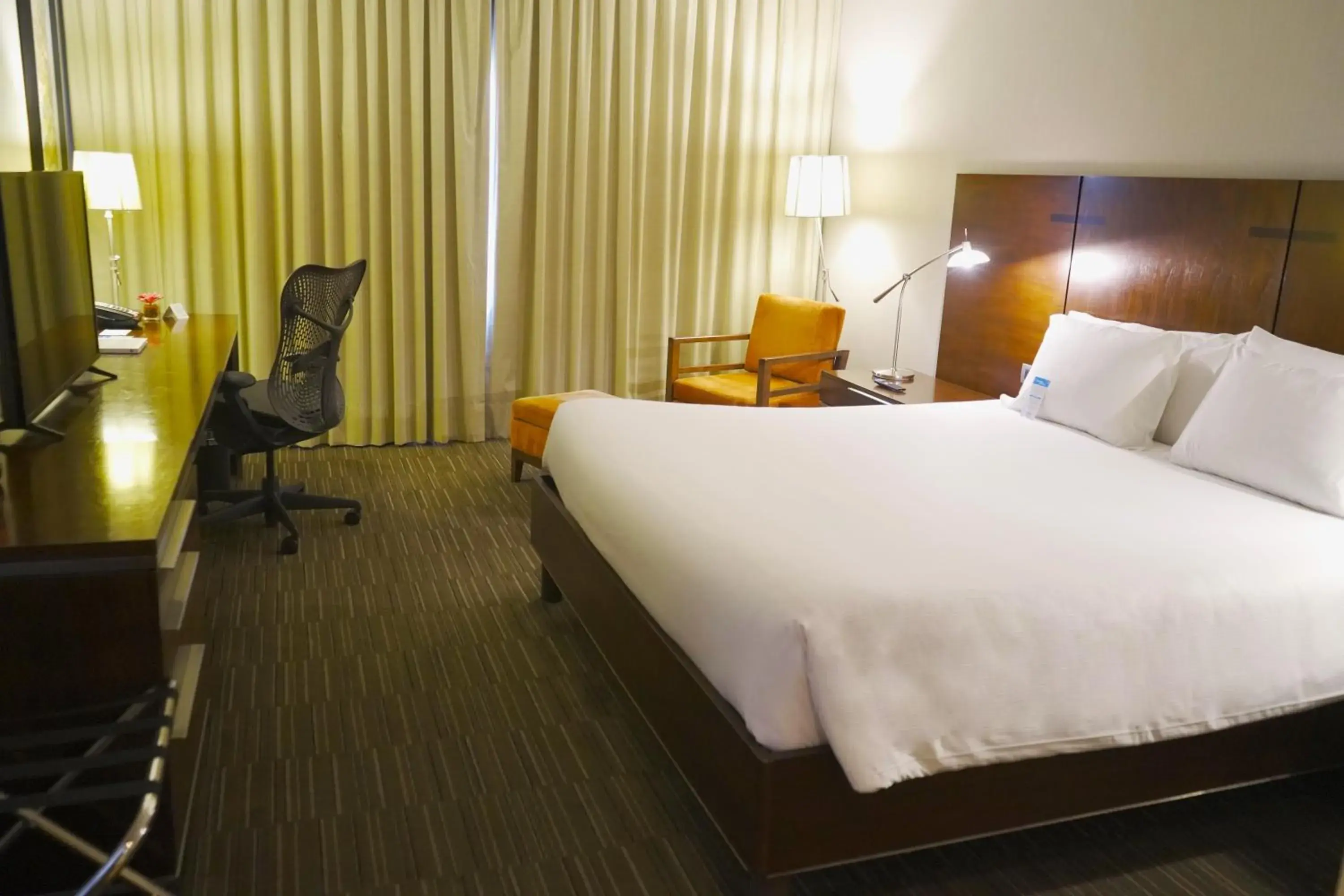 Bed in Hilton Garden Inn Santiago Airport Bed in Hilton Garden Inn Santiago Airport