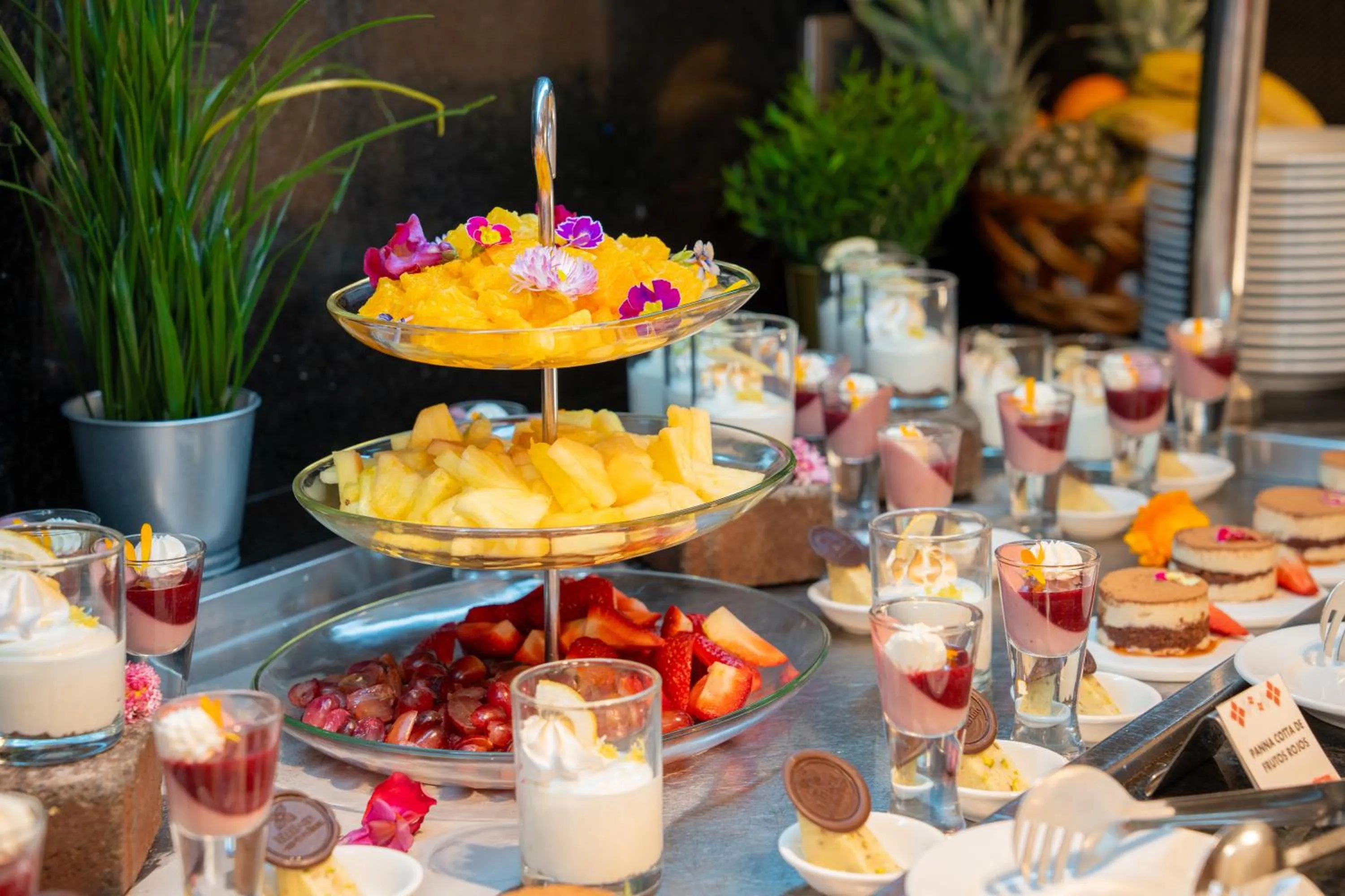 Restaurant/places to eat in Hilton Garden Inn Santiago Airport