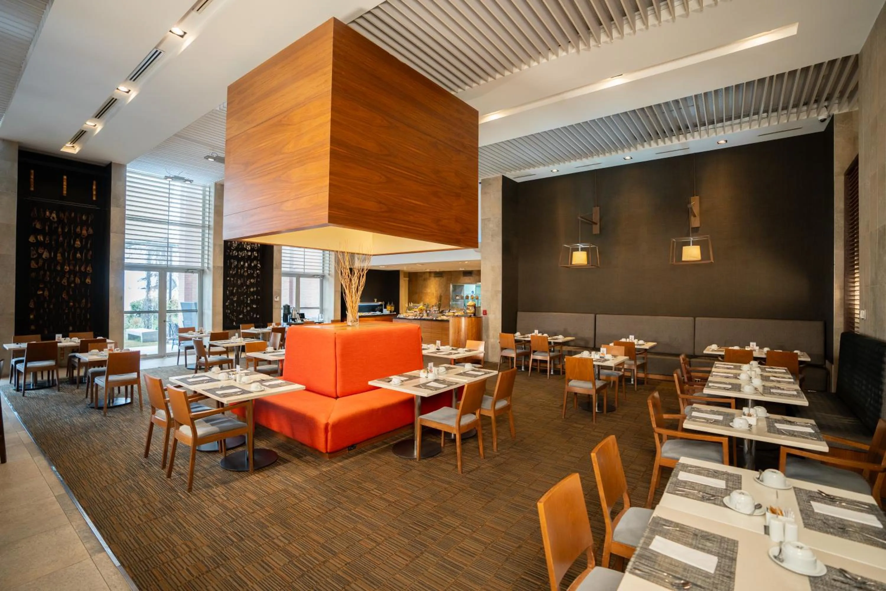 Restaurant/places to eat in Hilton Garden Inn Santiago Airport