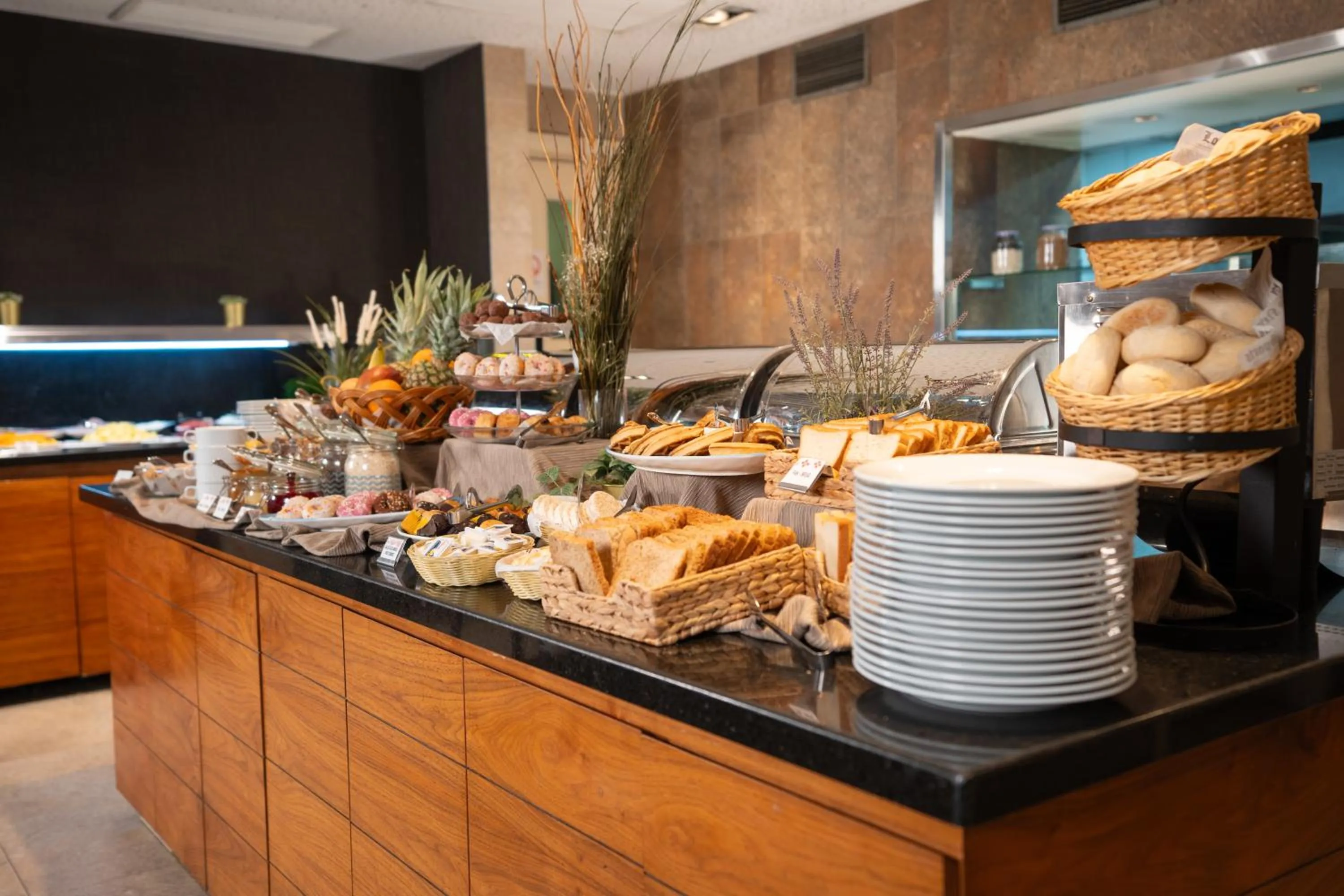 Buffet breakfast in Hilton Garden Inn Santiago Airport