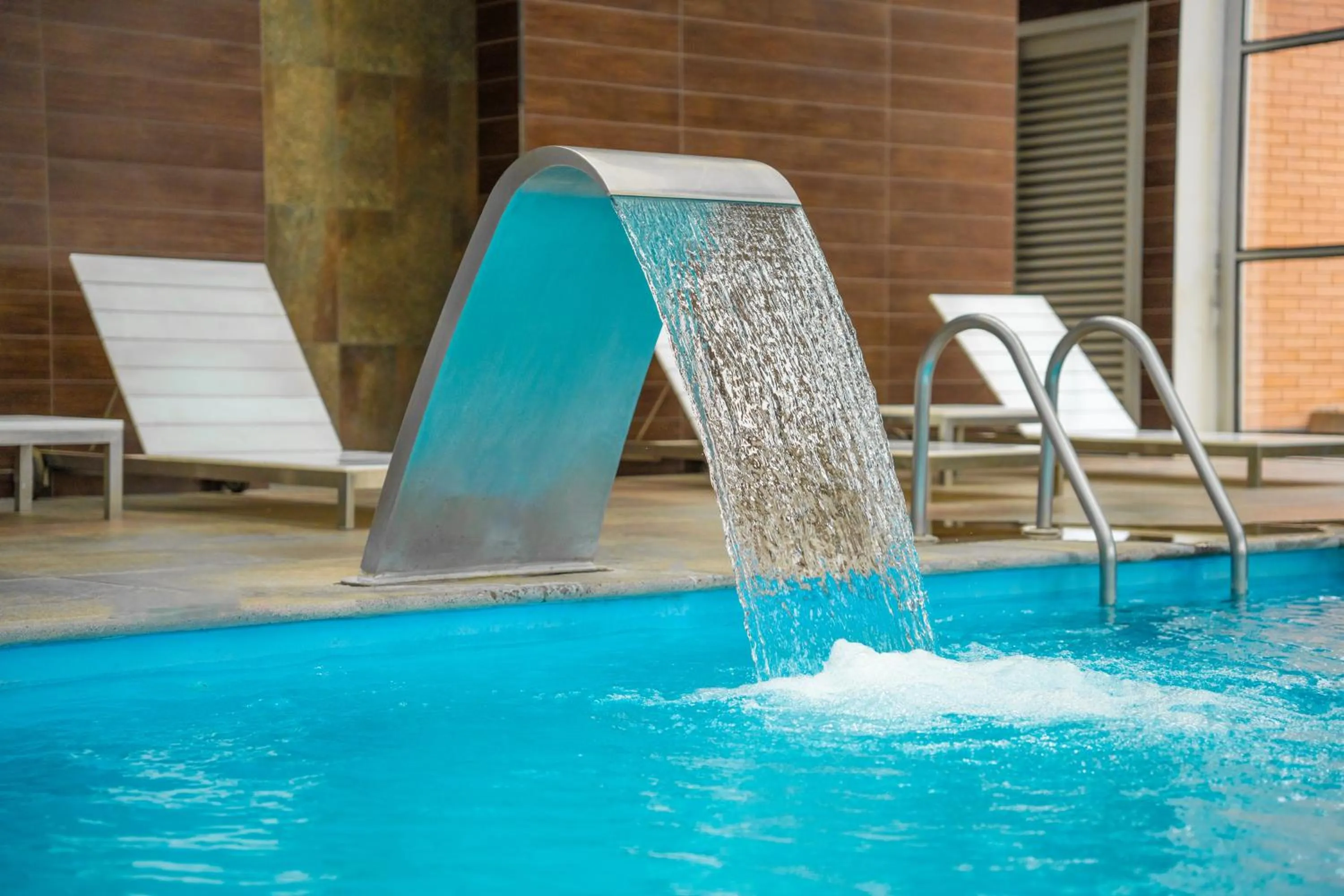 Swimming pool in Hilton Garden Inn Santiago Airport