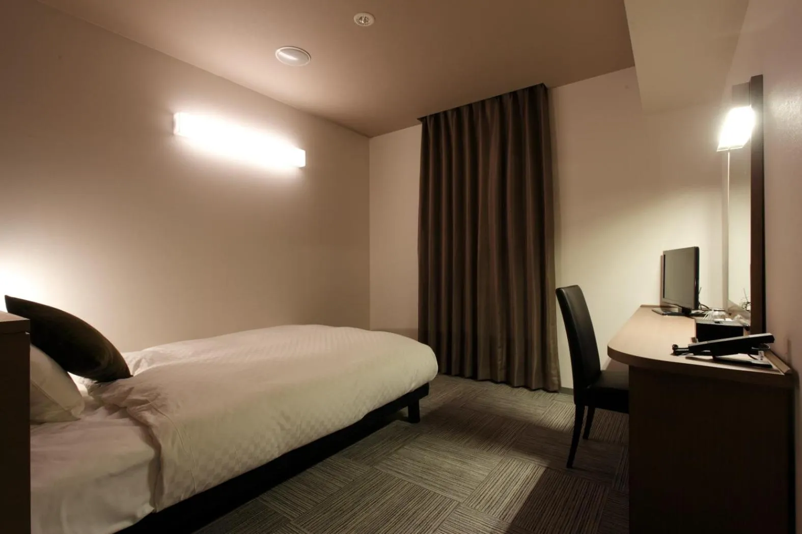 Bed in Green Sky Hotel Takehara