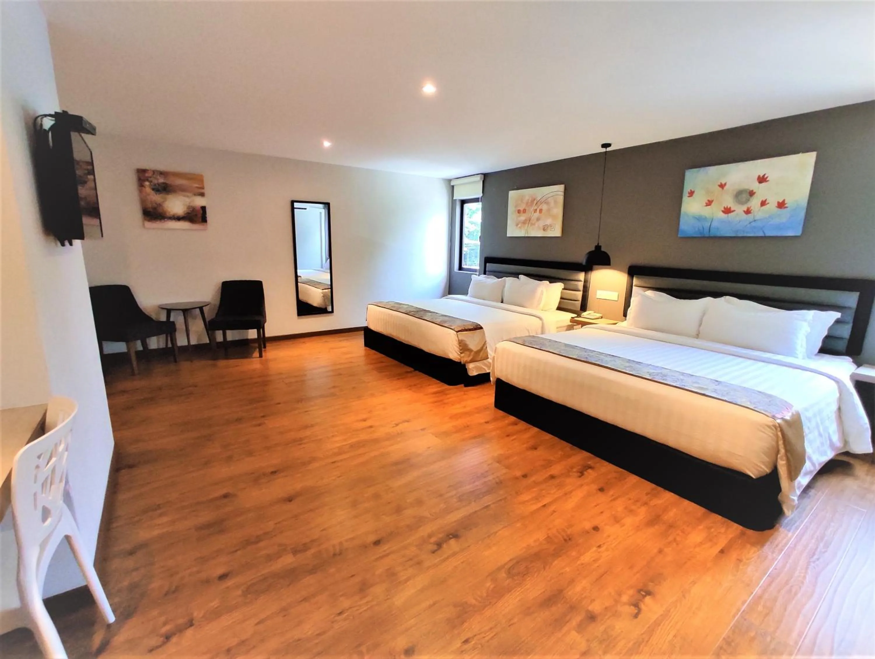 Photo of the whole room, Bed in Apple Suites Hotel