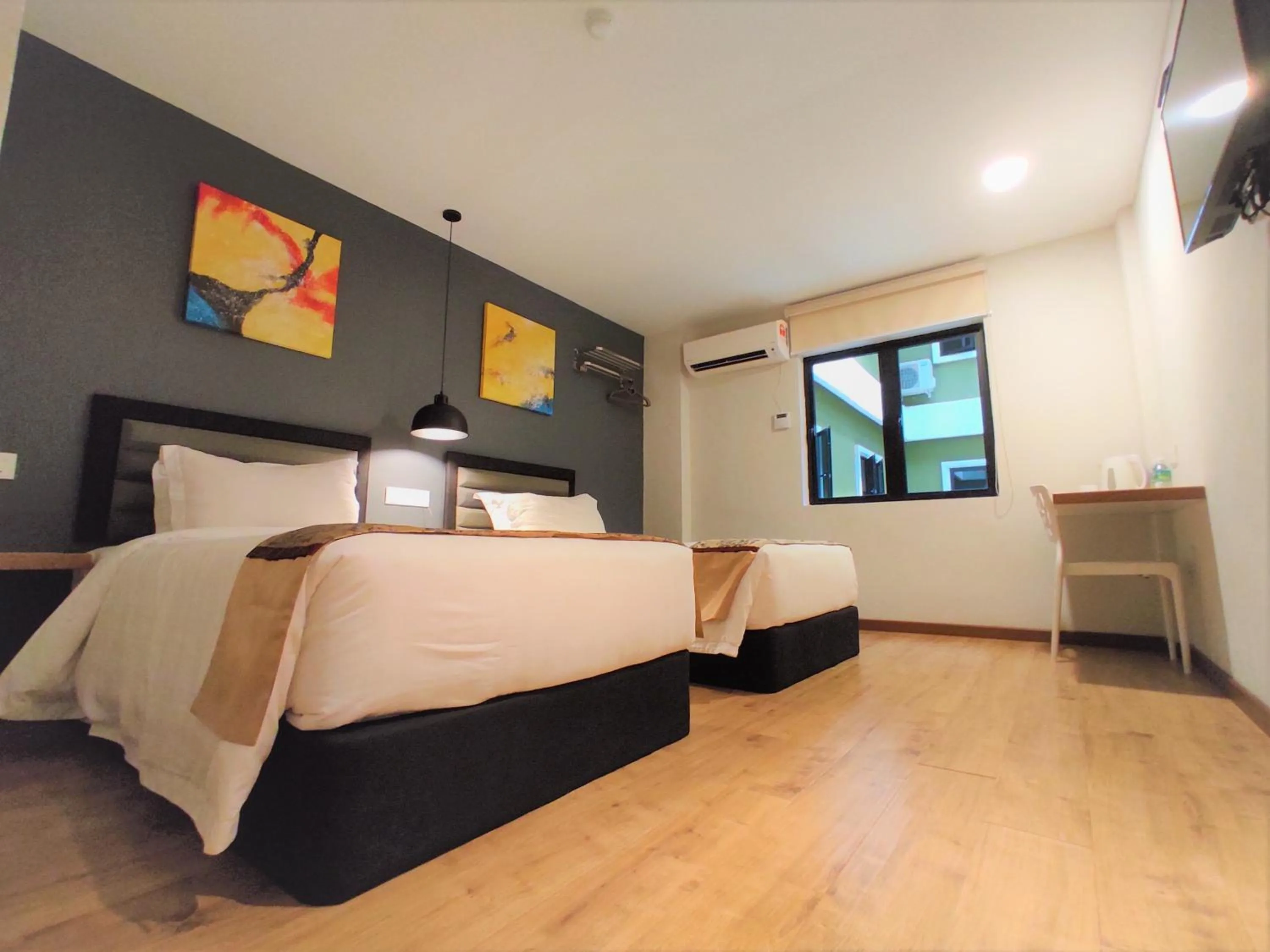 Photo of the whole room, Bed in Apple Suites Hotel