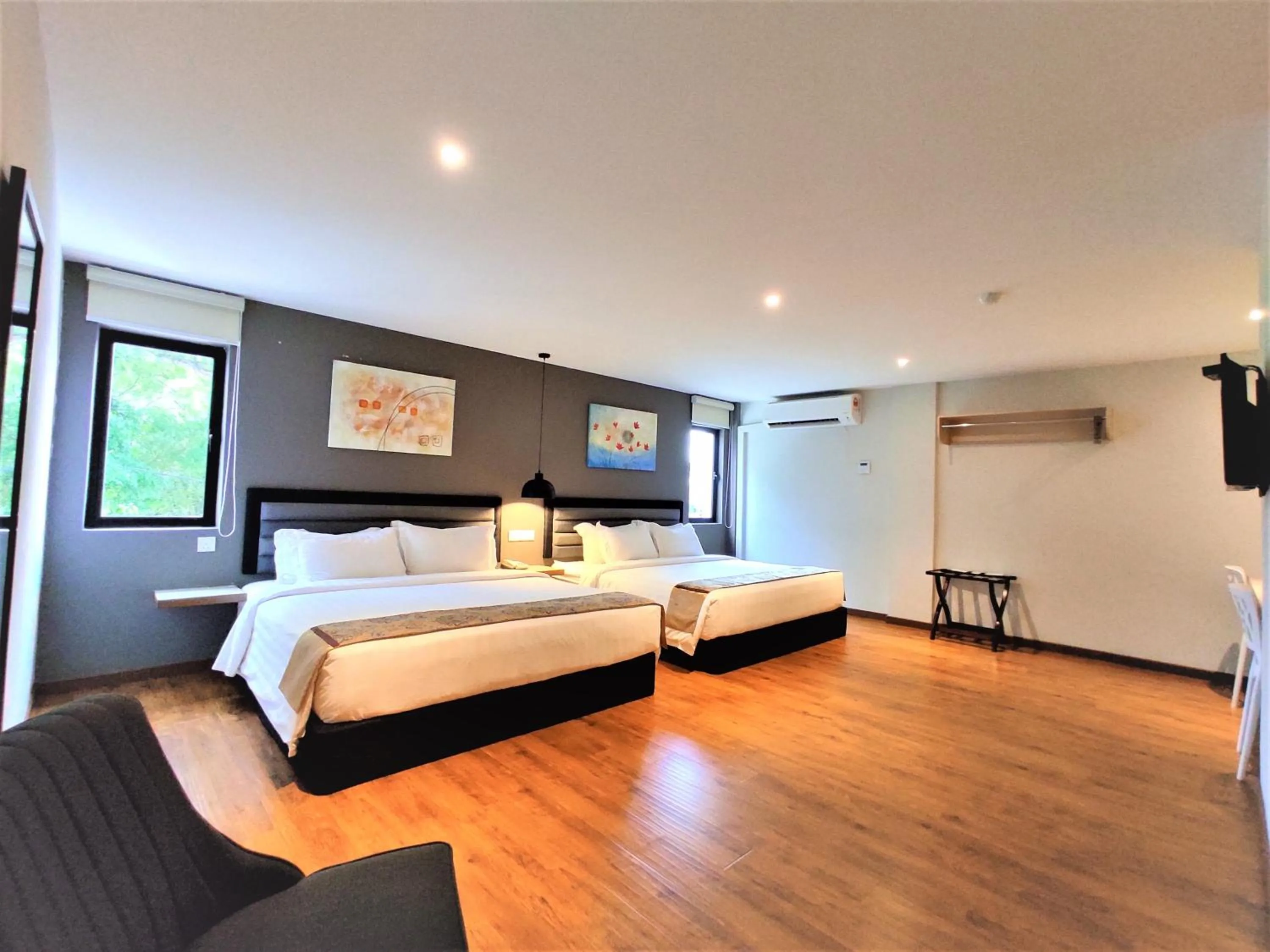 Photo of the whole room, Bed in Apple Suites Hotel