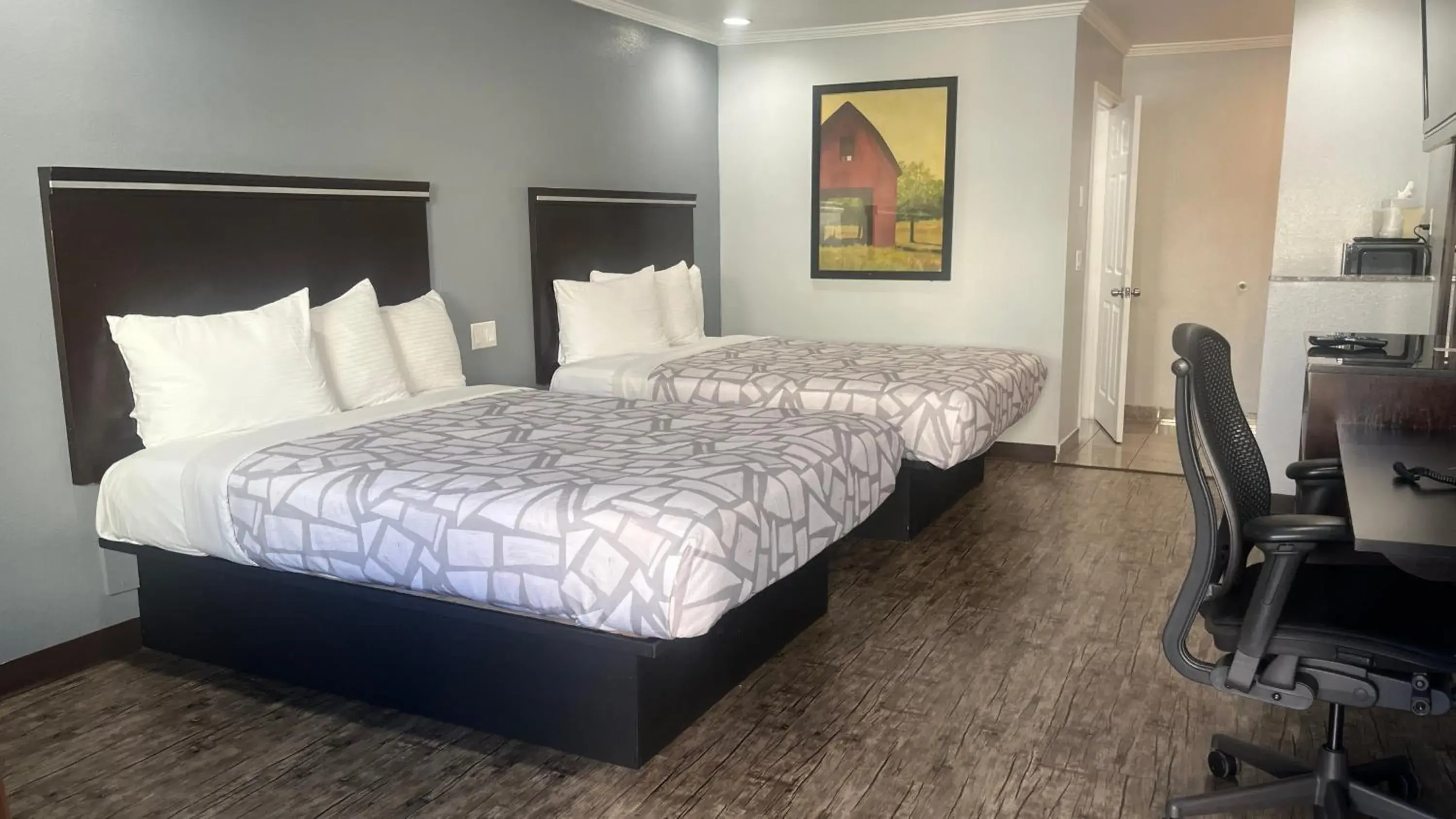 Bed in Laguna Inn and Suites Bed in Laguna Inn and Suites