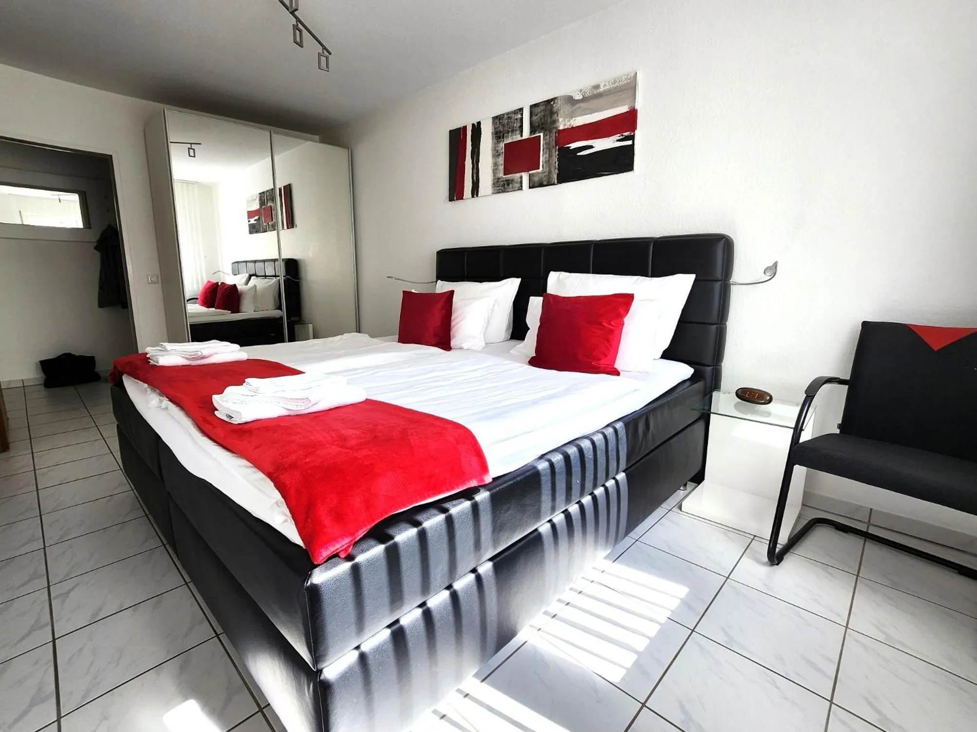 Bedroom, Bed in Innovative 2-Zimmer-Ferienwohnung am Kurpark 206