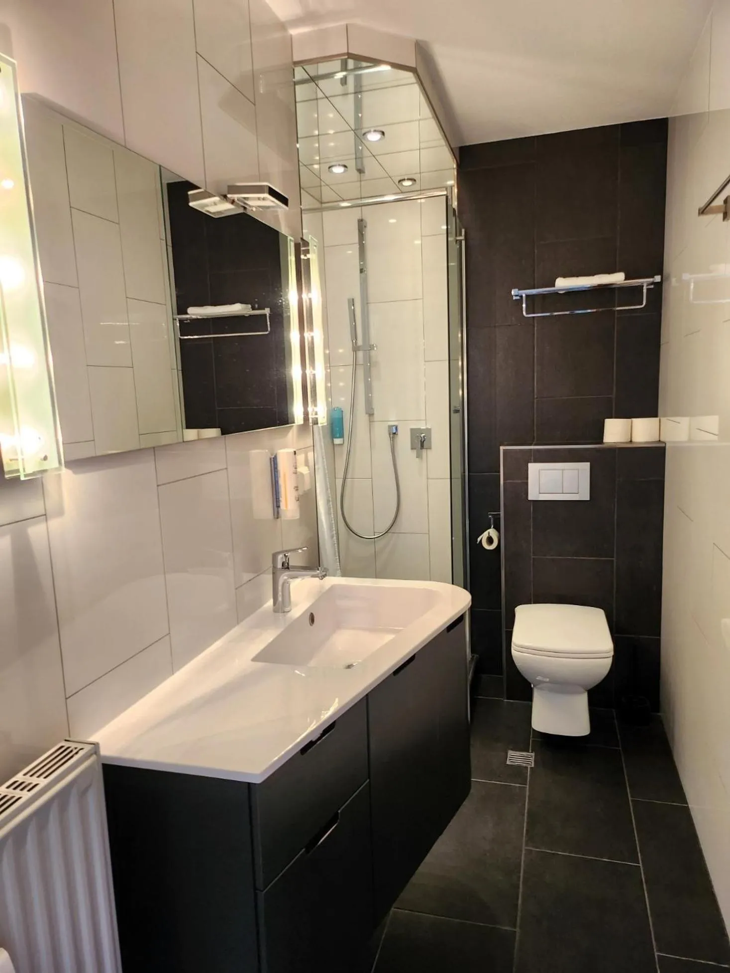 Shower in Innovative 2-Zimmer-Ferienwohnung am Kurpark 206