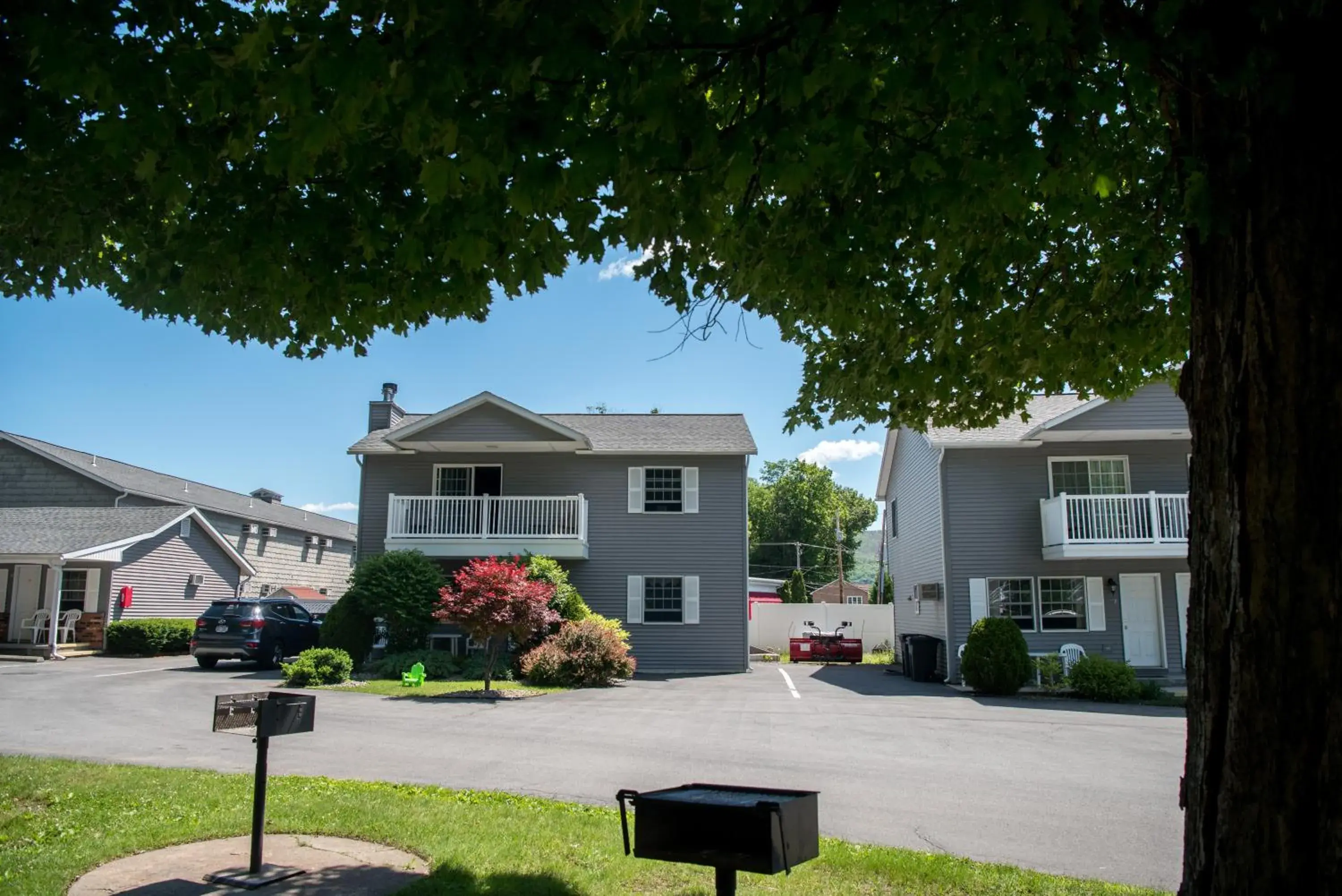 Property building in Americas Best Value Inn & Suites Lake George Property building in Americas Best Value Inn & Suites Lake George