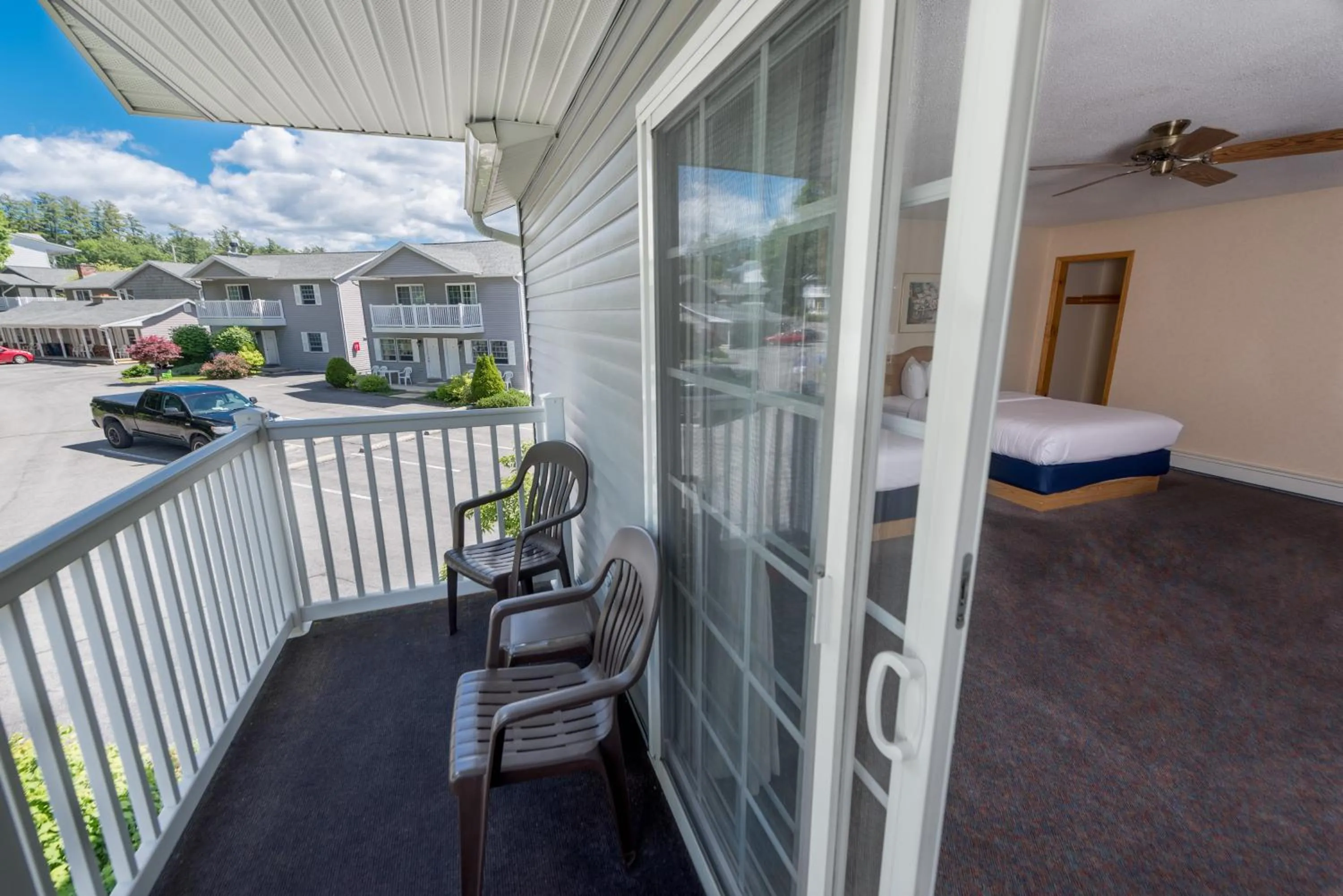 Balcony/Terrace in Adirondack Retreat Inn & Suites