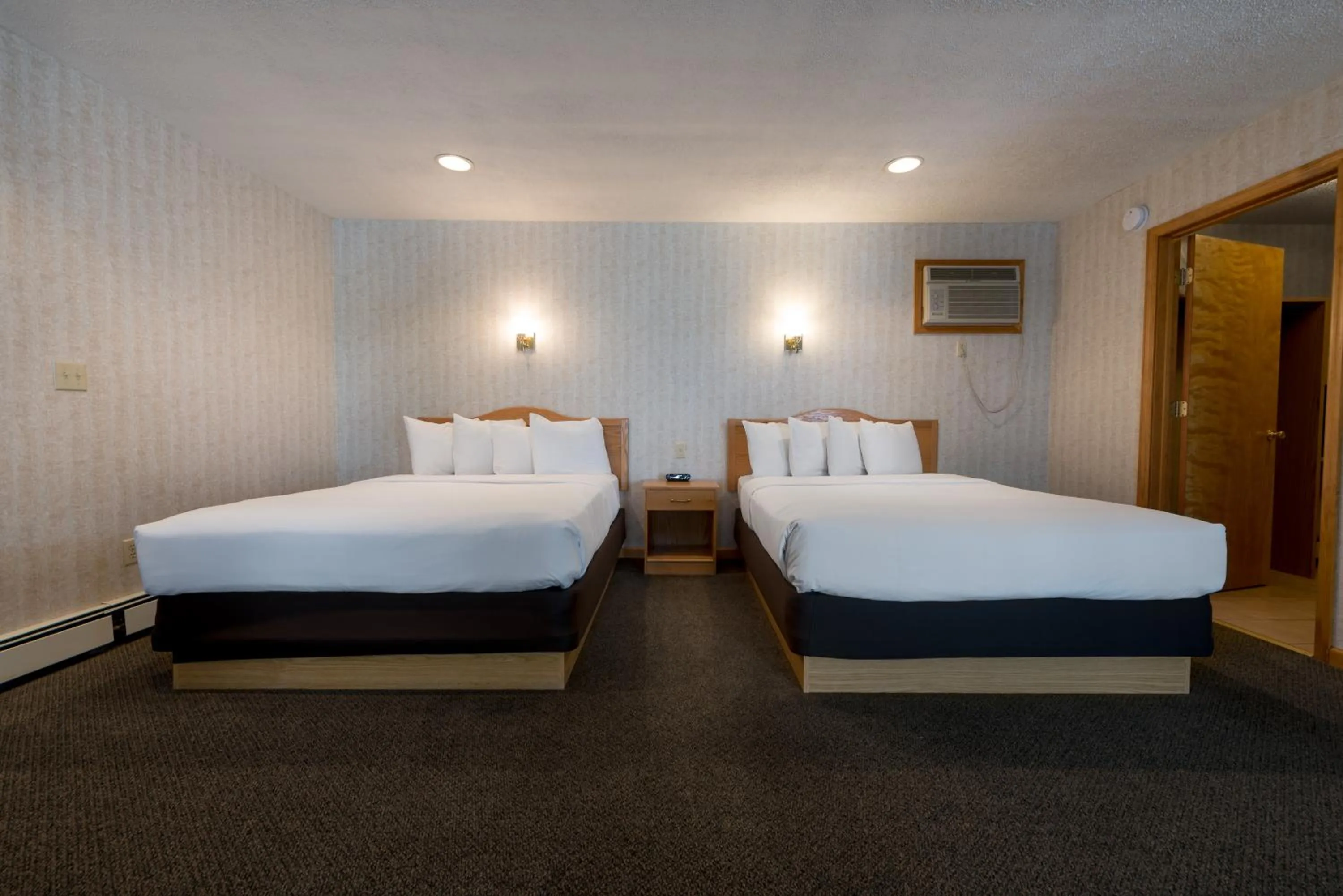 Bed in Americas Best Value Inn & Suites Lake George