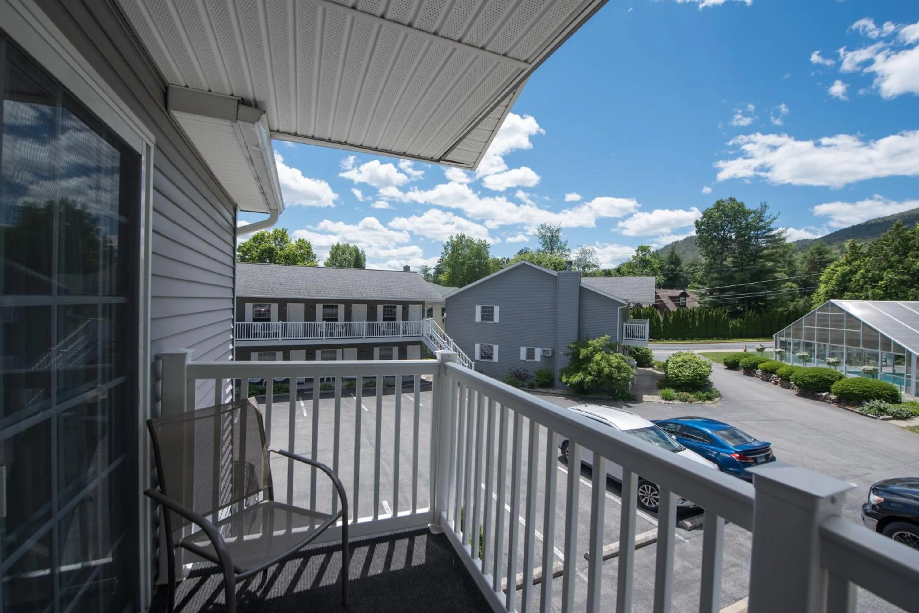 Property building in Adirondack Retreat Inn & Suites