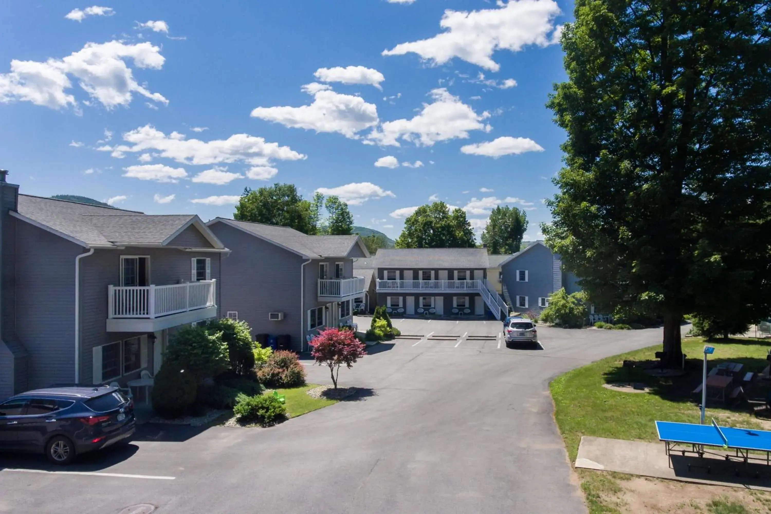 Property building in Americas Best Value Inn & Suites Lake George Property building in Americas Best Value Inn & Suites Lake George