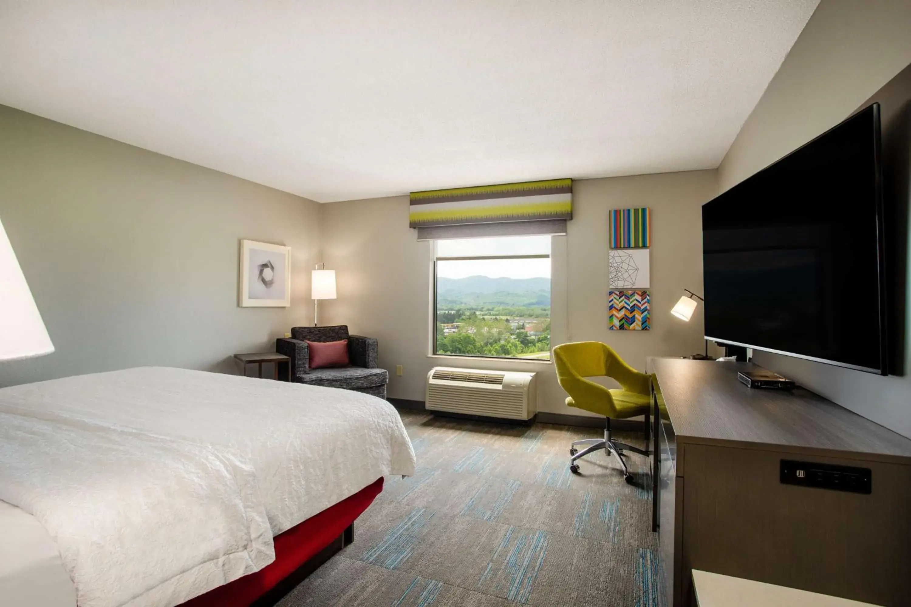 King Room with King Bed - Non-Smoking in Hampton Inn Elkins King Room with King Bed - Non-Smoking in Hampton Inn Elkins