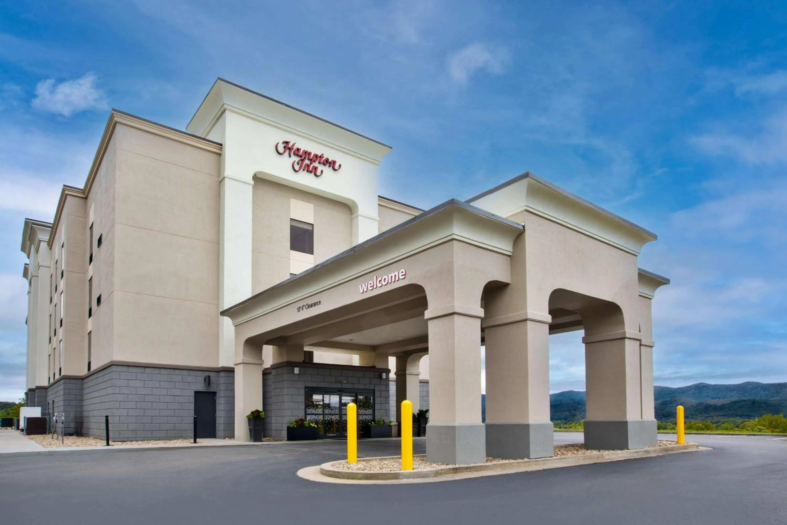 Property building in Hampton Inn Elkins