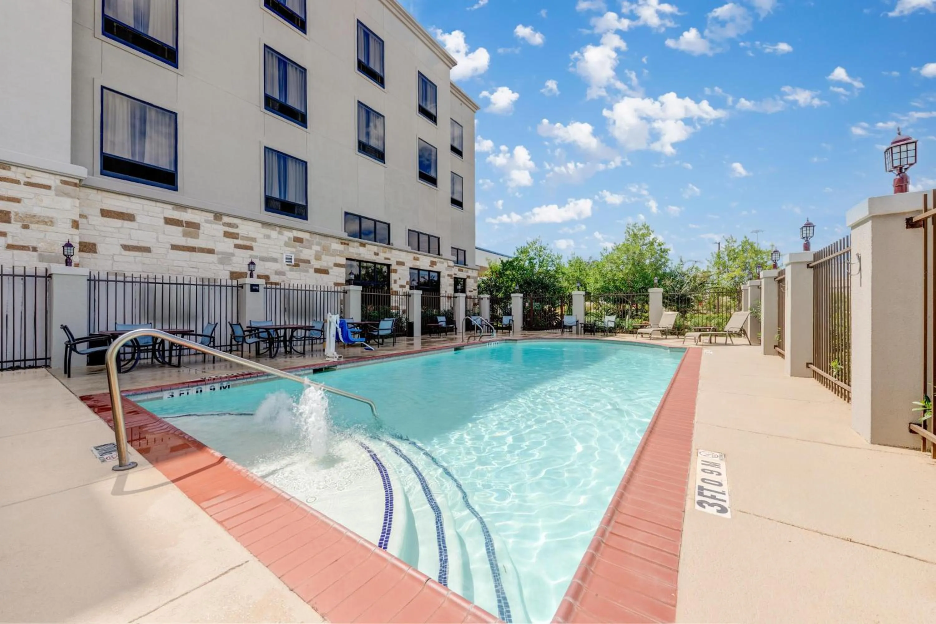 Pool view in Hampton Inn and Suites Houston Pasadena