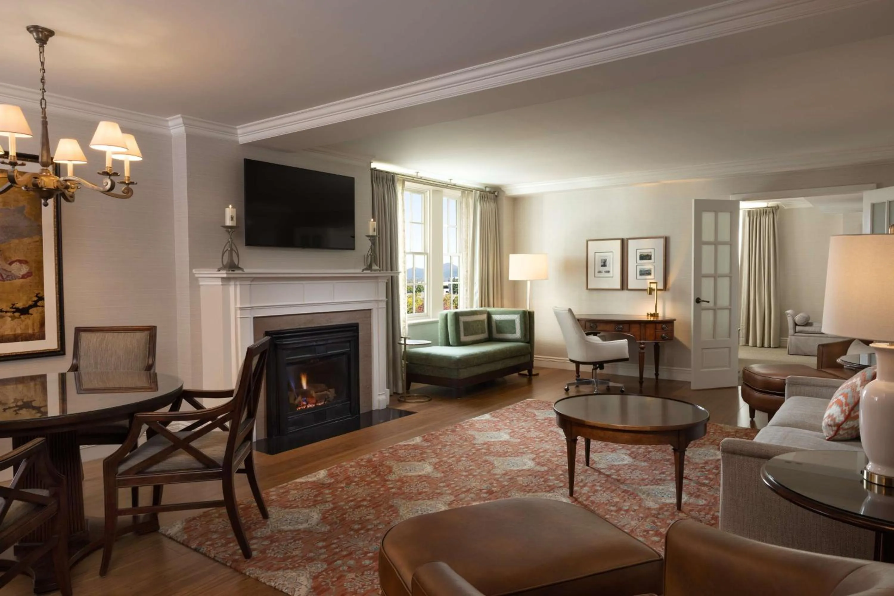 Living room in Hotel Roanoke & Conference Center, Curio Collection by Hilton
