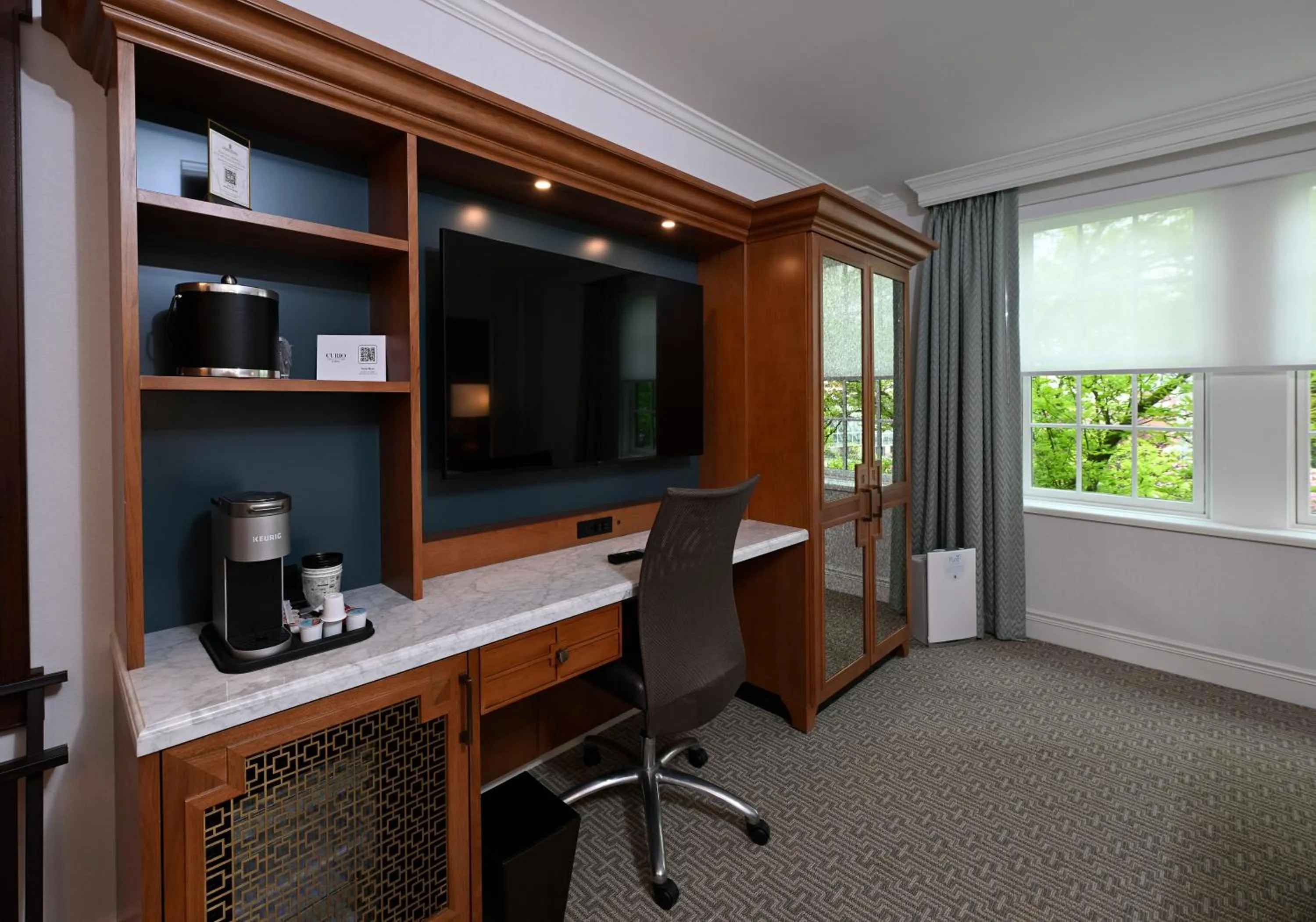 Seating area in Hotel Roanoke & Conference Center, Curio Collection by Hilton