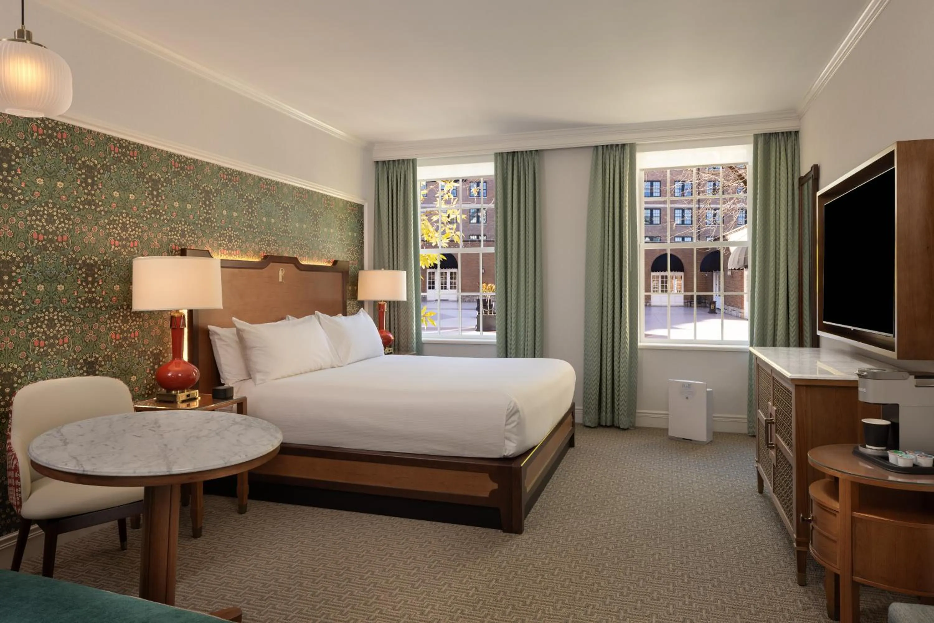 Bedroom, Bed in Hotel Roanoke & Conference Center, Curio Collection by Hilton