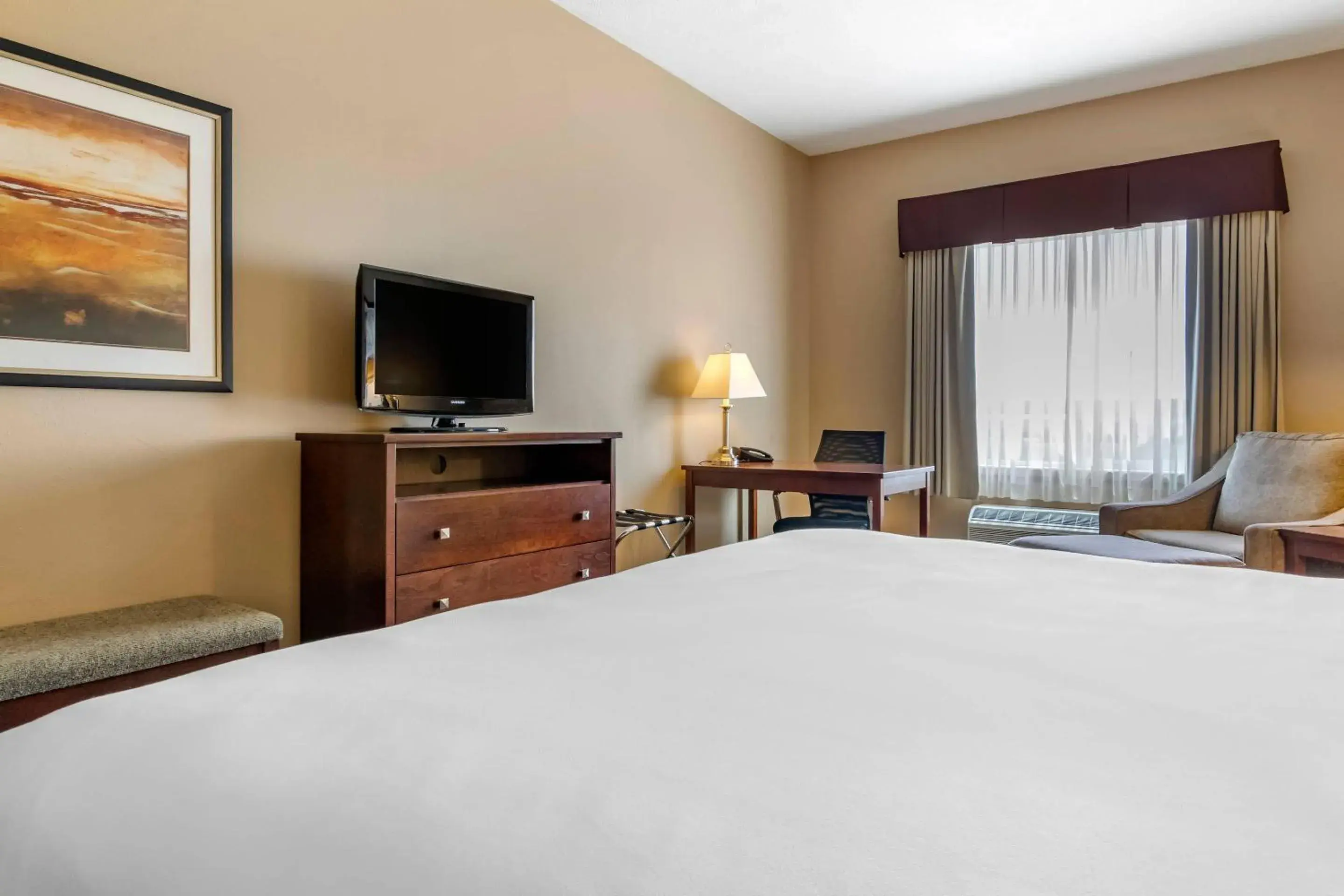 Bedroom, Bed in Quality Inn & Suites Bedroom, Bed in Quality Inn & Suites