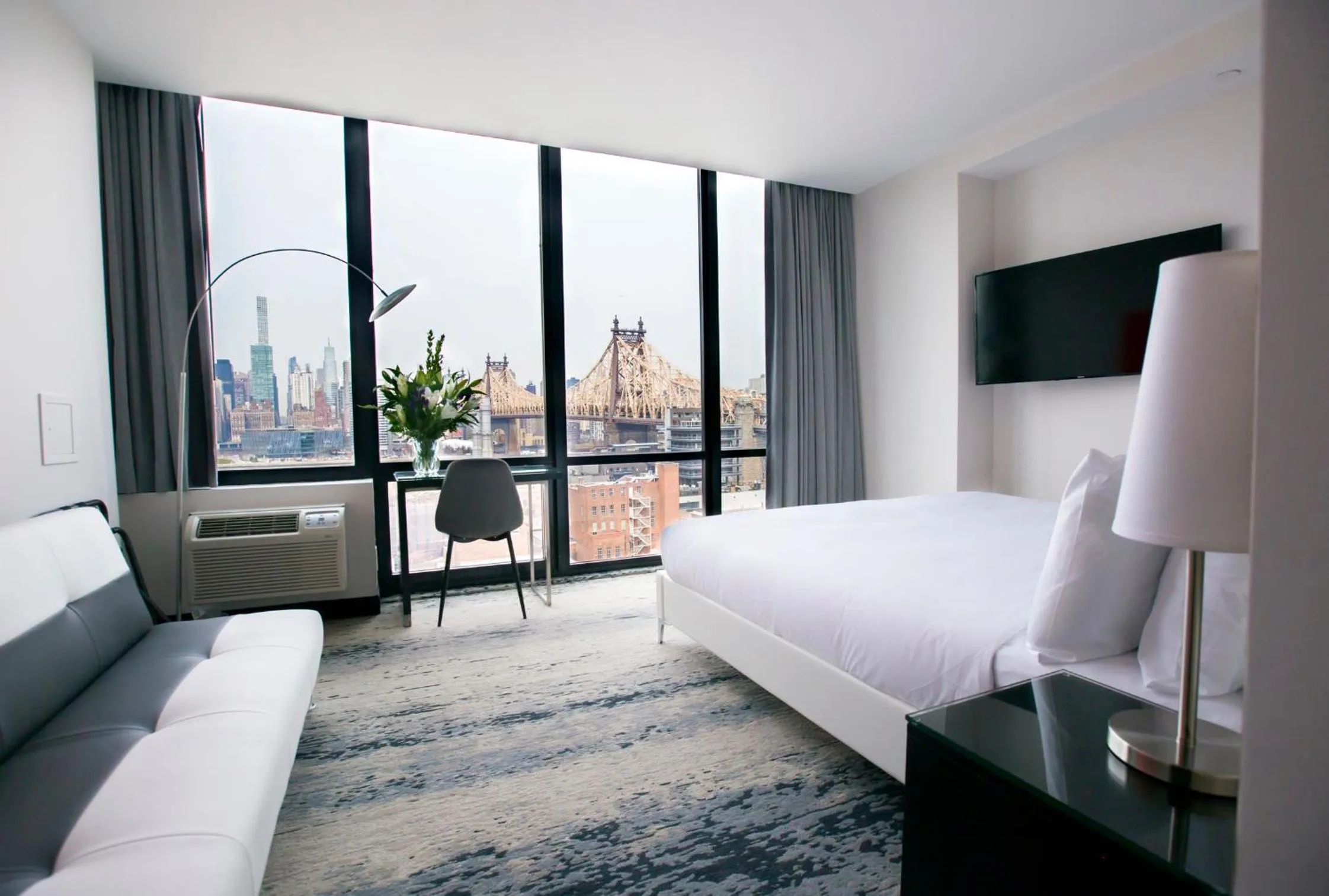 Photo of the whole room, Bed in Z NYC Hotel