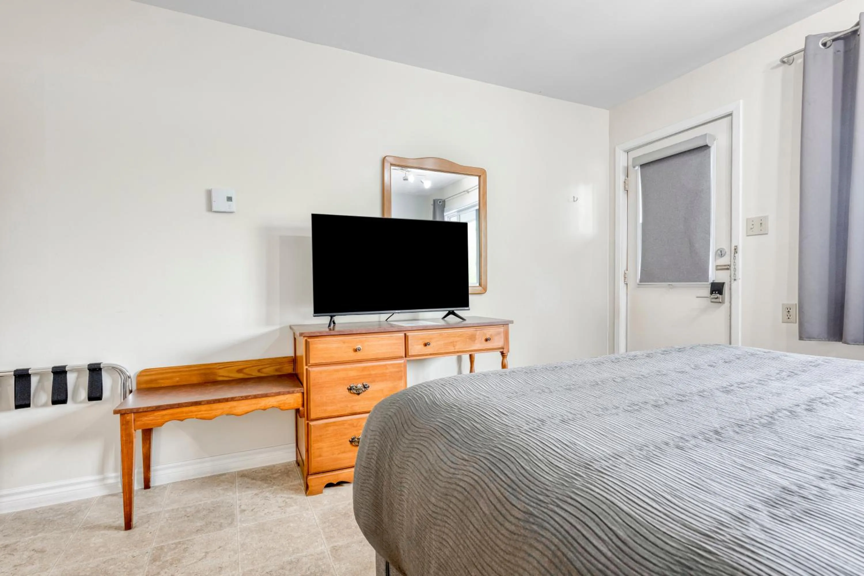 Bed in Homeport Motel