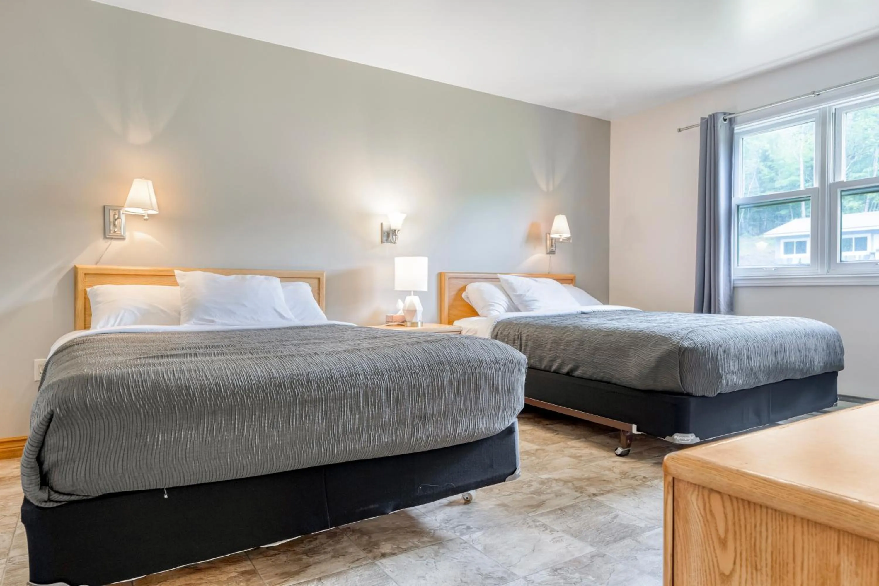 Bed in Homeport Motel