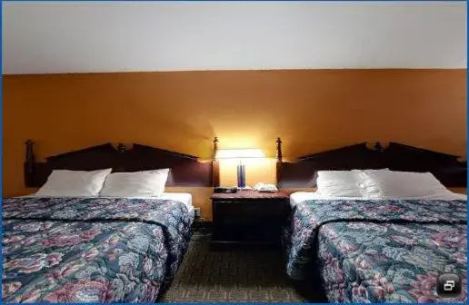 Bed in Americas Best Value Inn Newnan