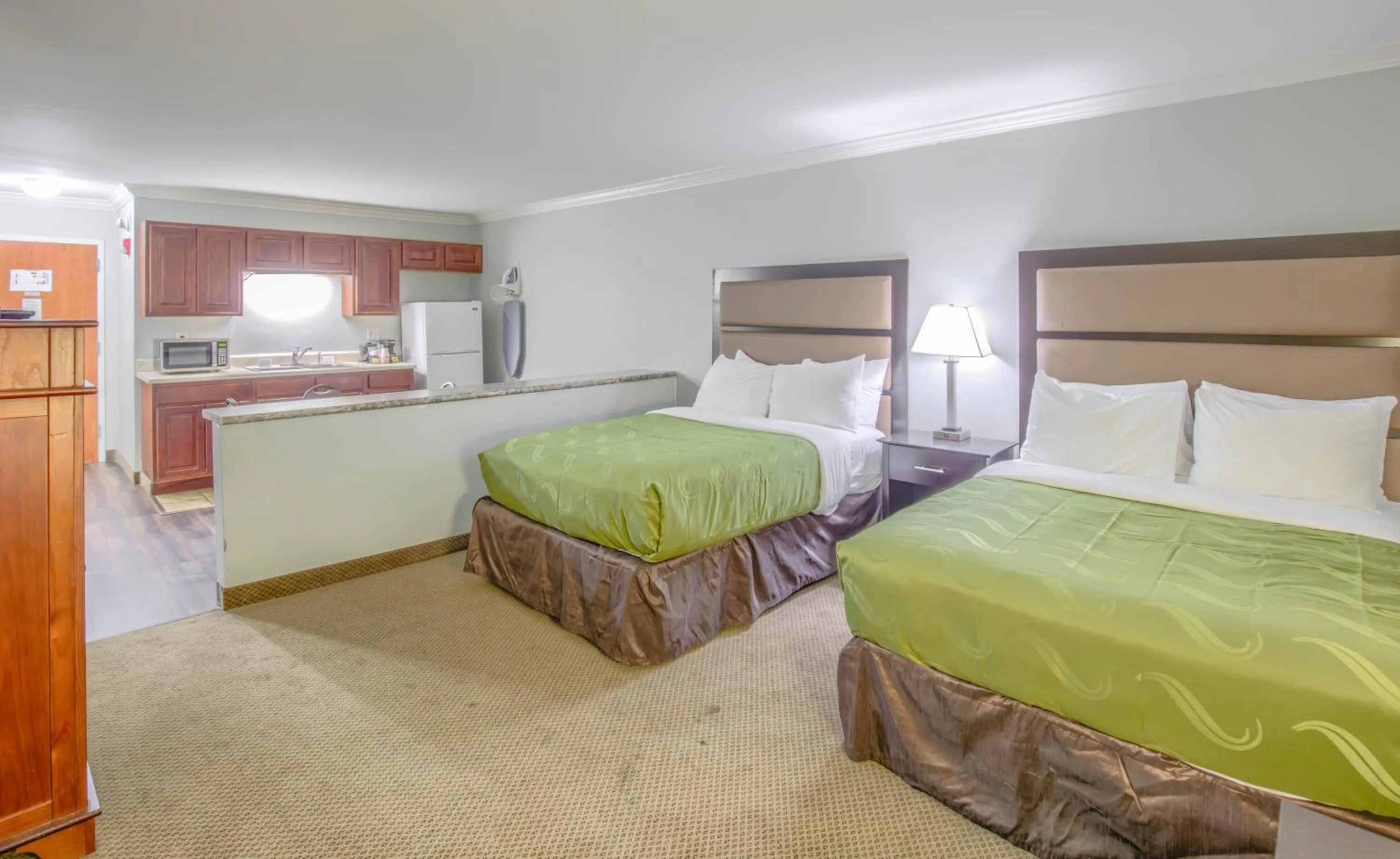 Bed in Quality Inn Gulf Shores Airport